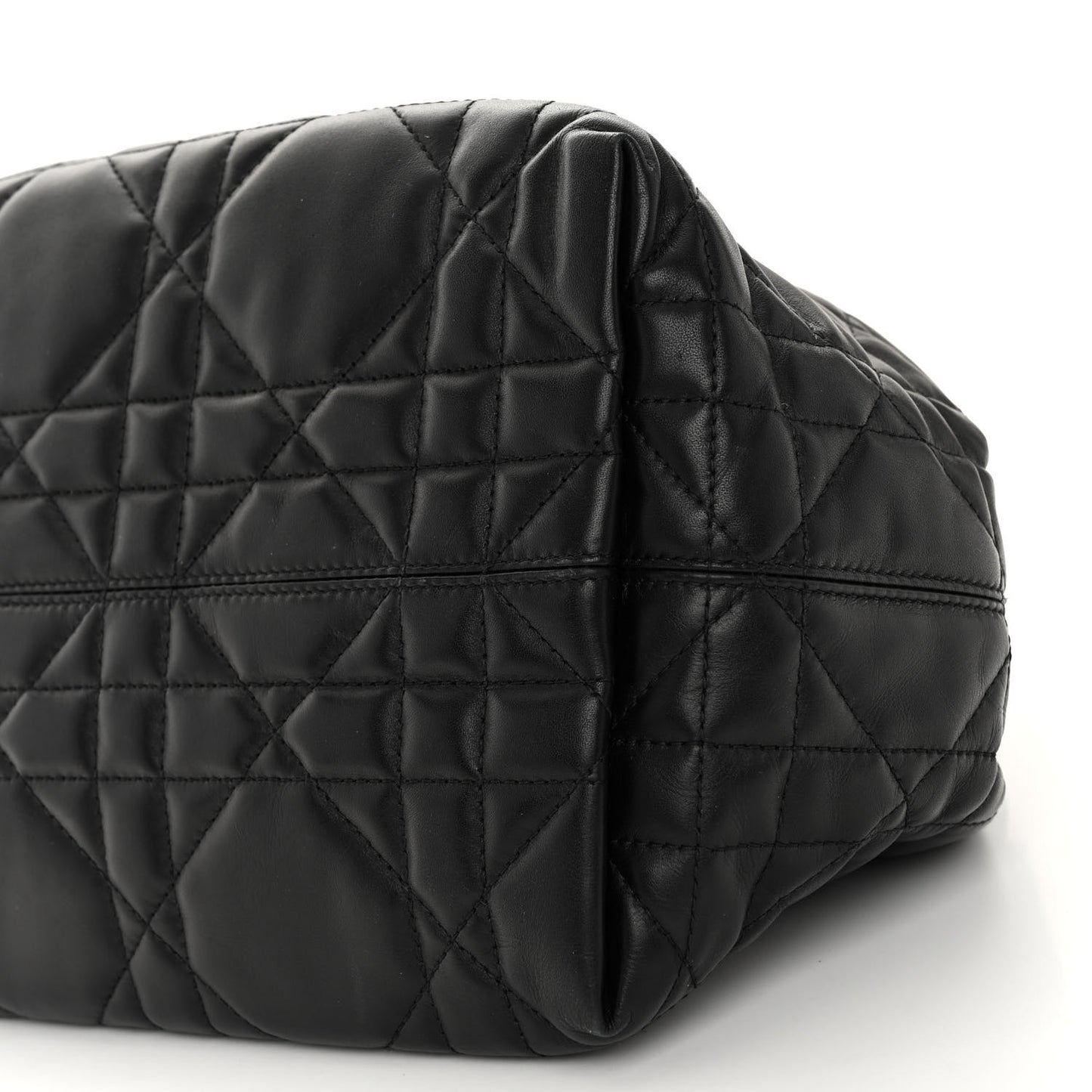 Calfskin Macrocannage Medium Toujours Black