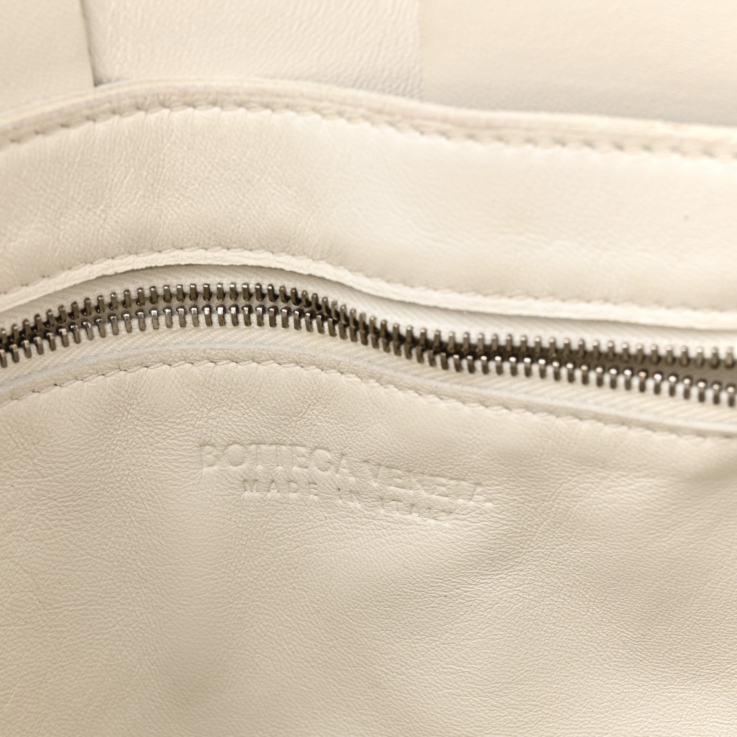 Bottega Veneta Lambskin Maxi Intrecciato Cassette Messenger Chalk 6 of 10