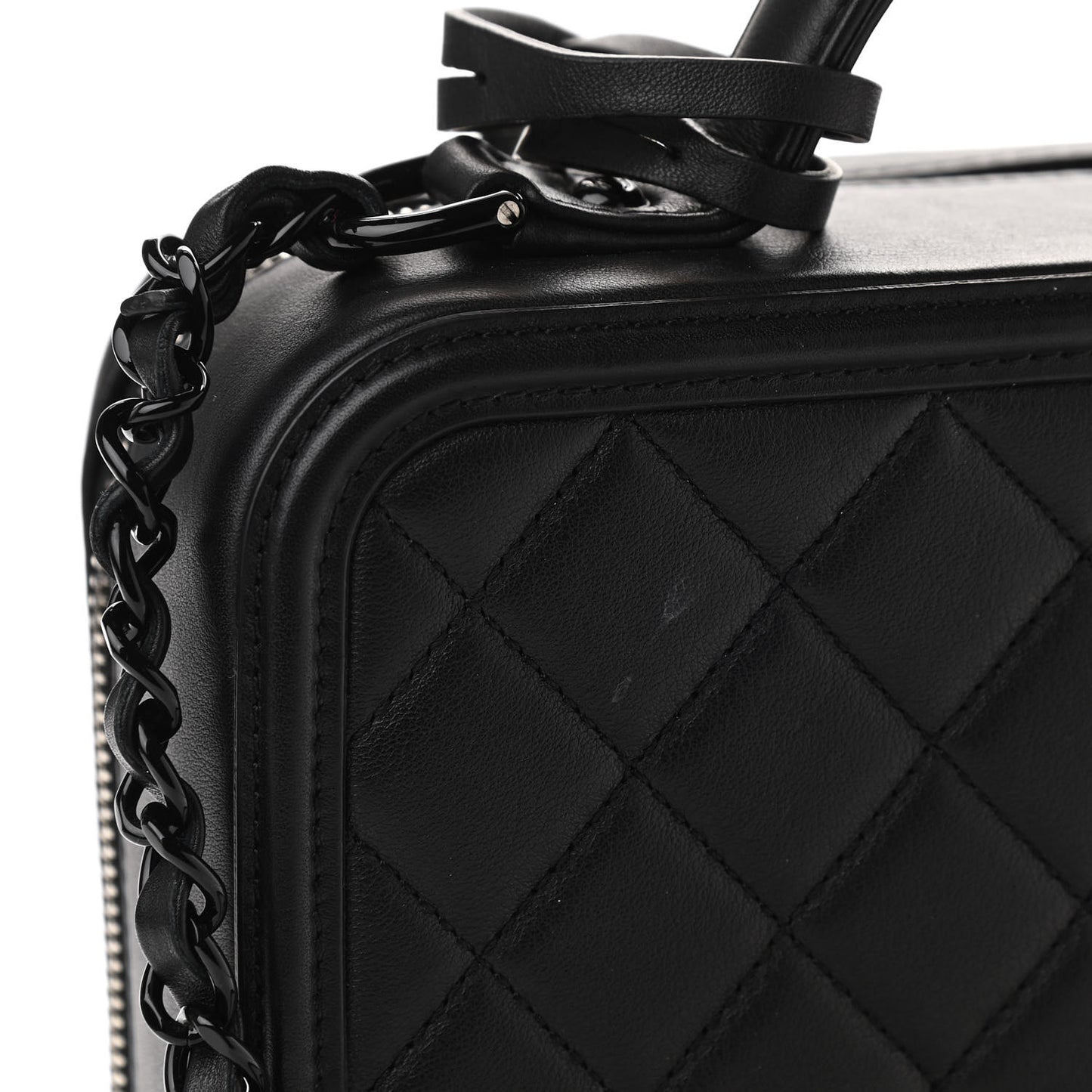 Lambskin Quilted Medium CC Filigree Vanity Case Black
