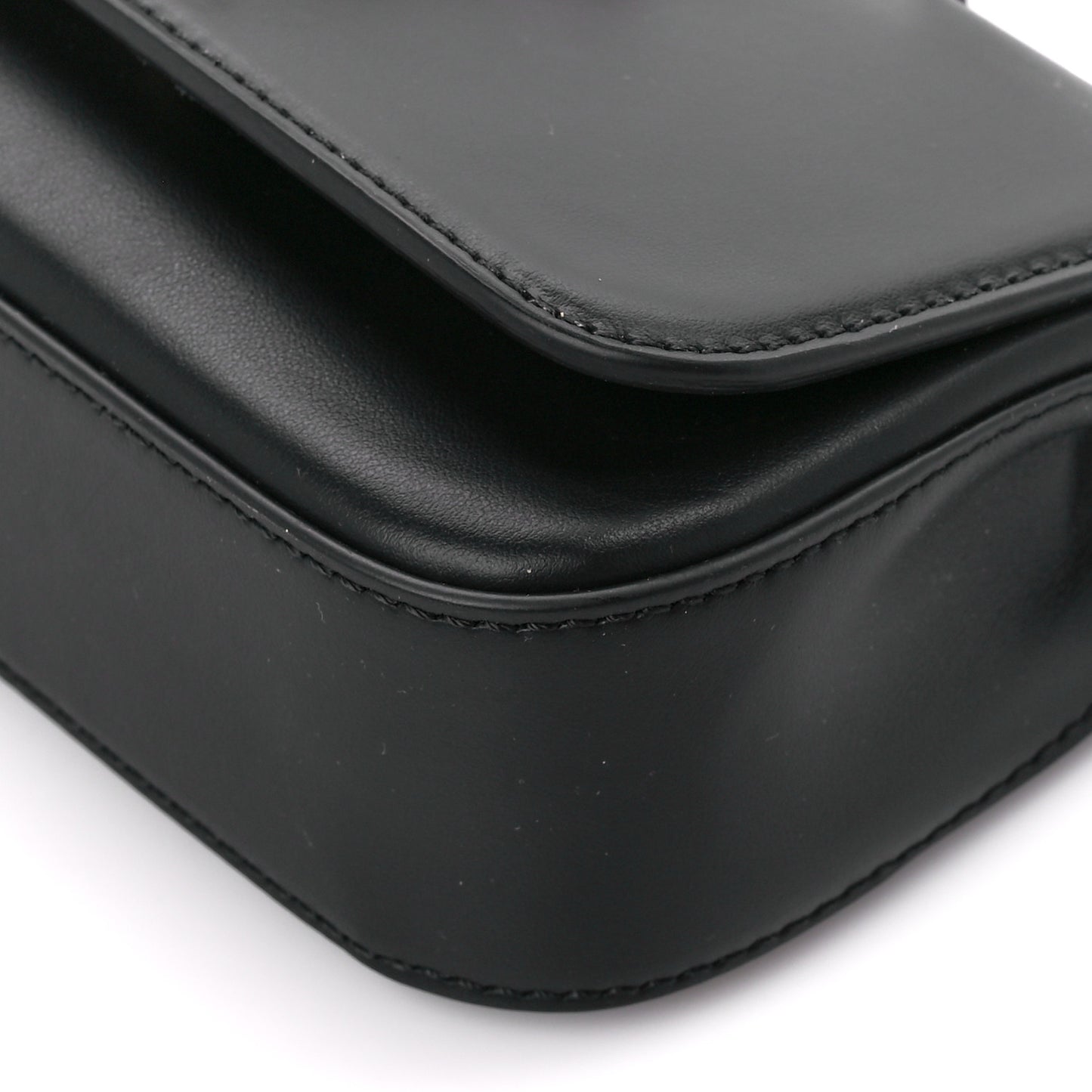 Vitello Virtus Crossbody Black