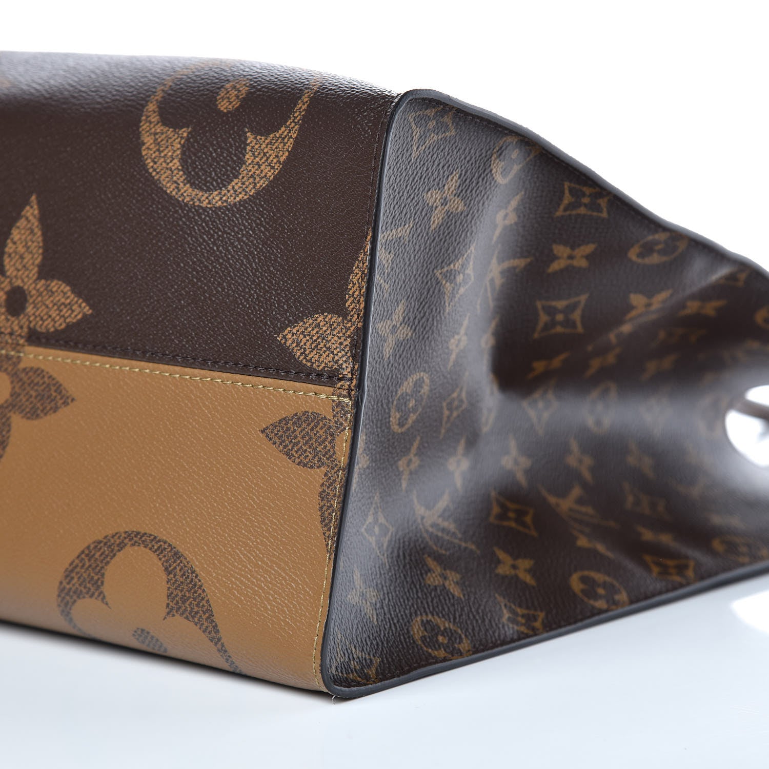 Louis Vuitton Reverse Monogram Giant Onthego GM 9 of 9