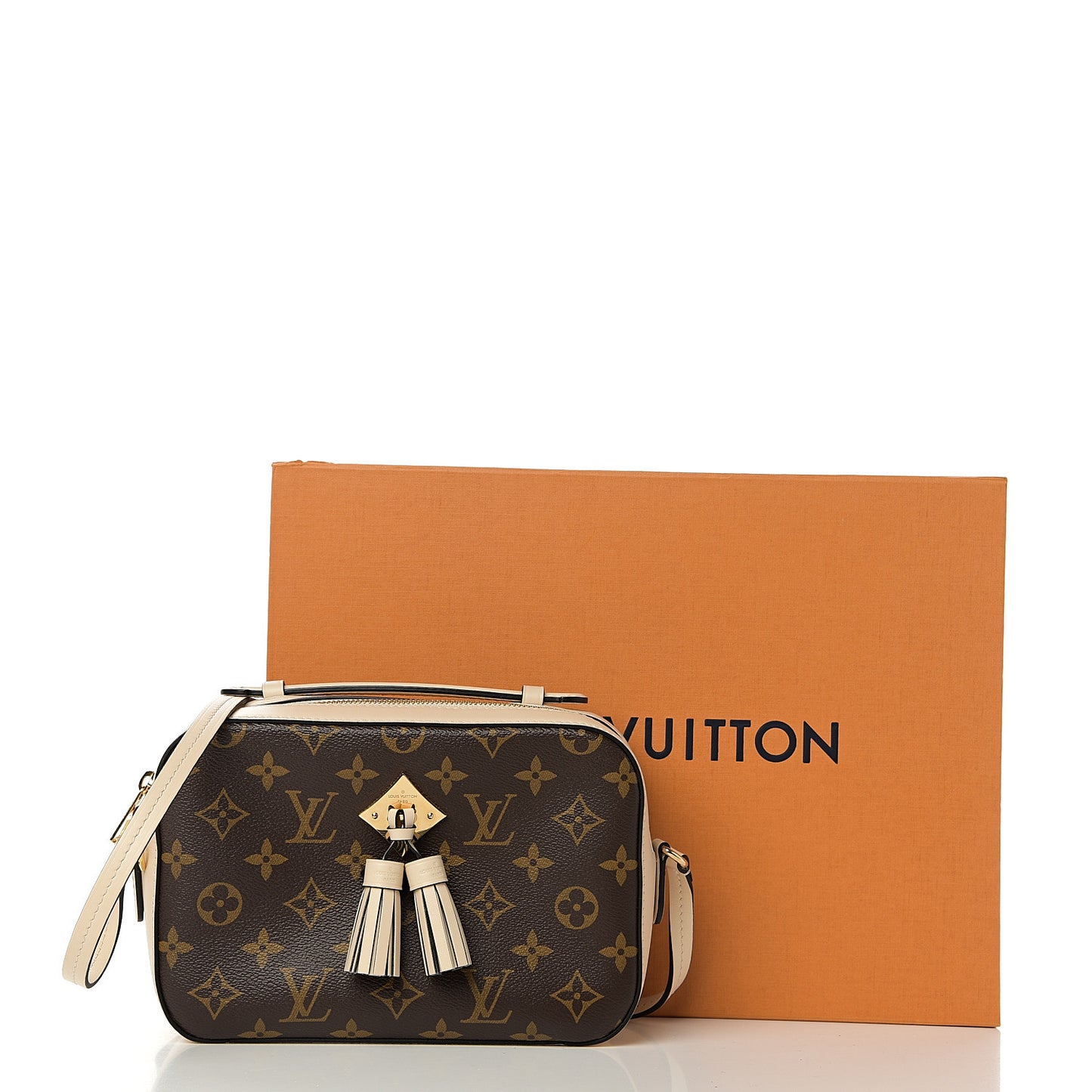 Monogram Saintonge Creme