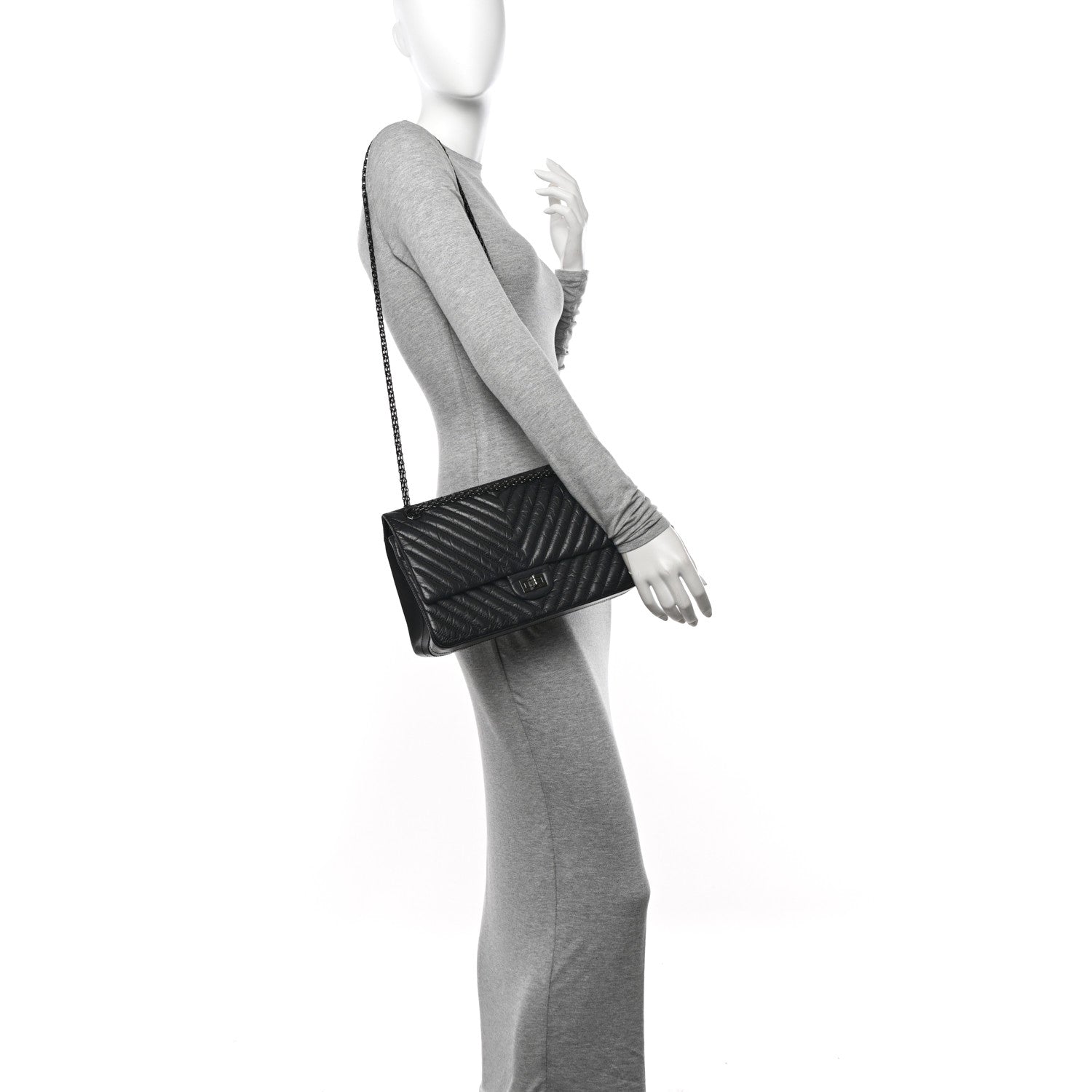 Chanel Aged Calfskin Chevron 2.55 Reissue 226 So Black 2 of 13