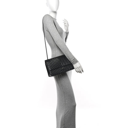 Chanel Aged Calfskin Chevron 2.55 Reissue 226 So Black 2 of 13