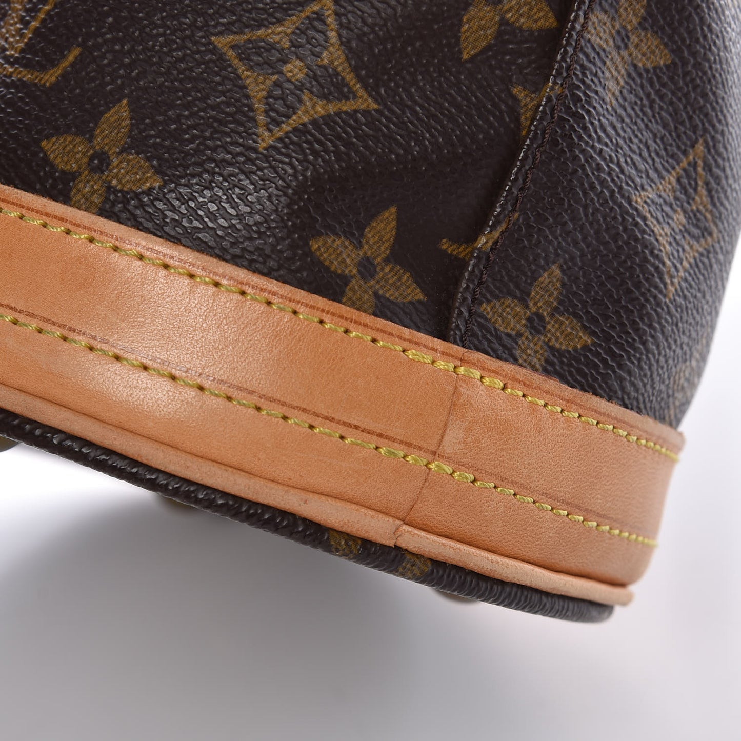 Monogram Petit Bucket 23