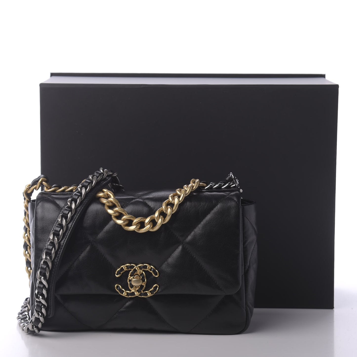 Lambskin Quilted Medium 19 Flap Black