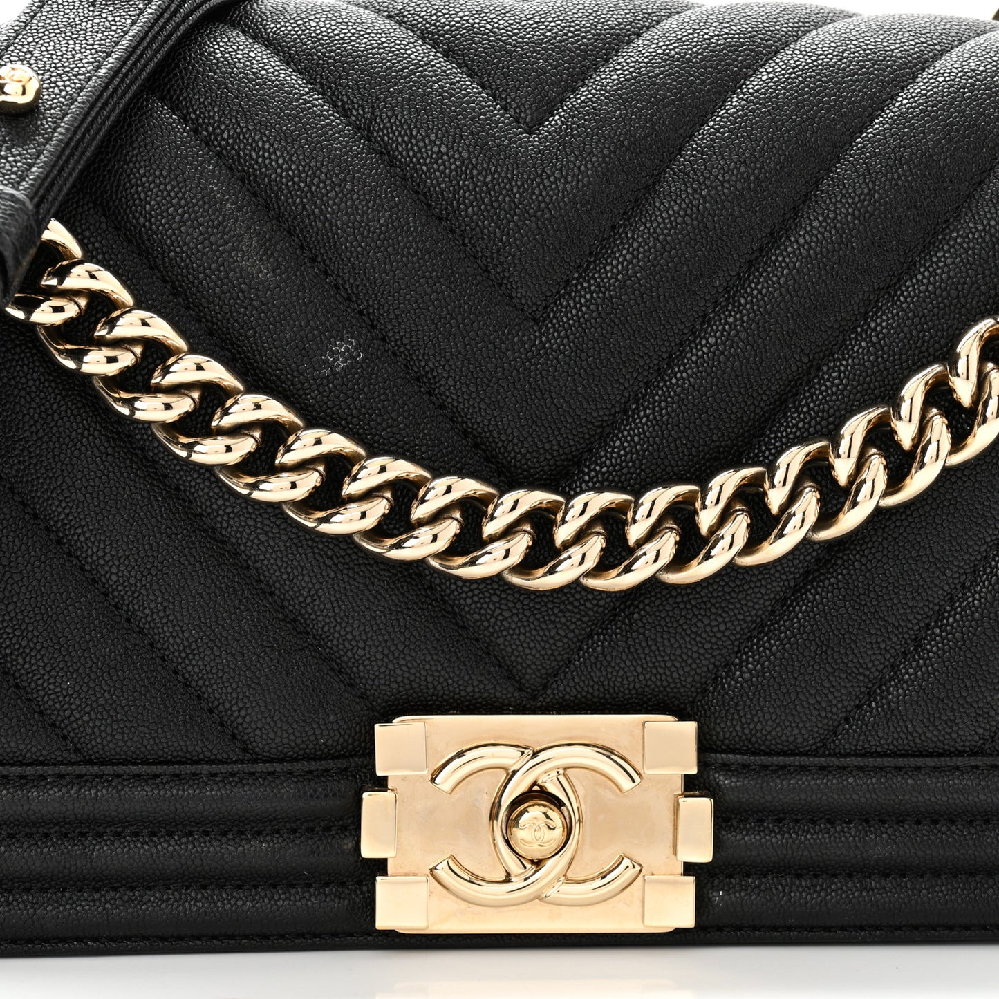 Caviar Chevron Quilted Medium Boy Flap Black