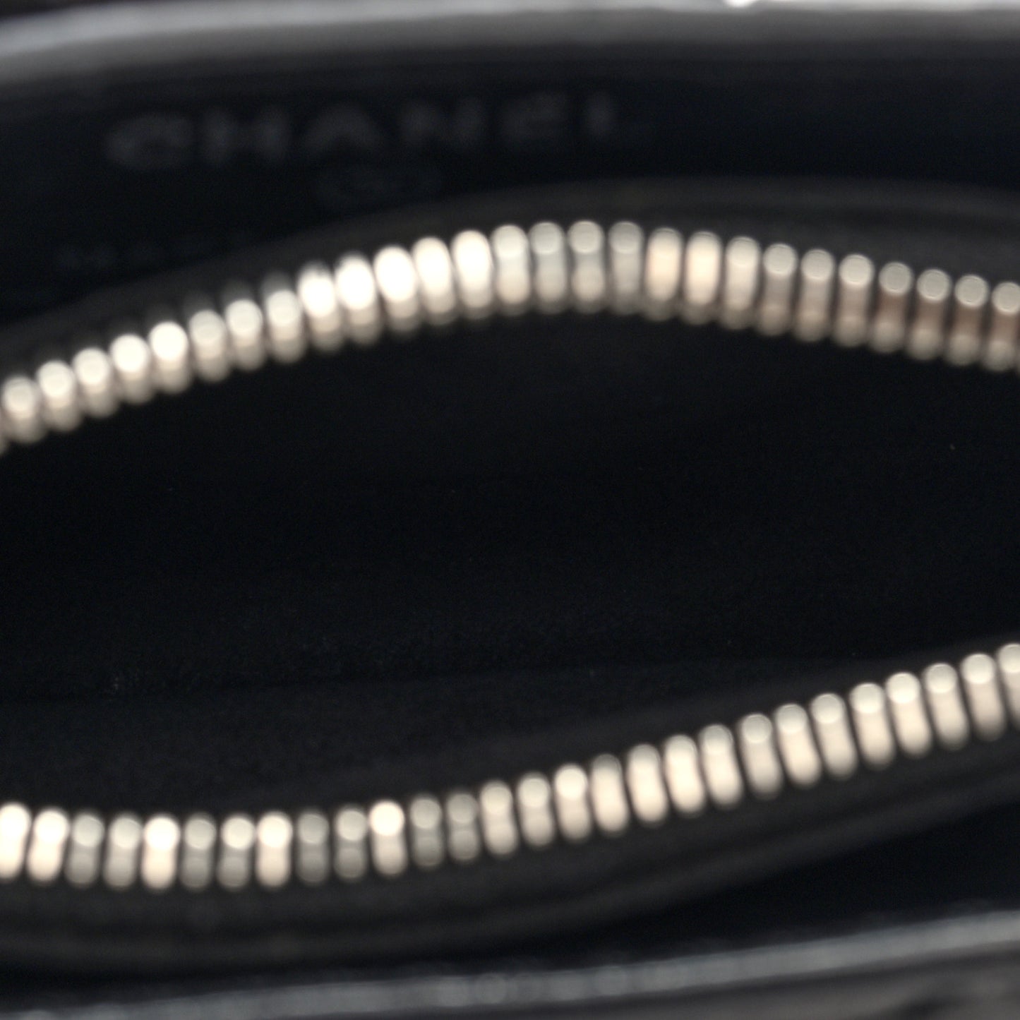 Caviar Quilted Mini Phone Holder Clutch With Chain Black