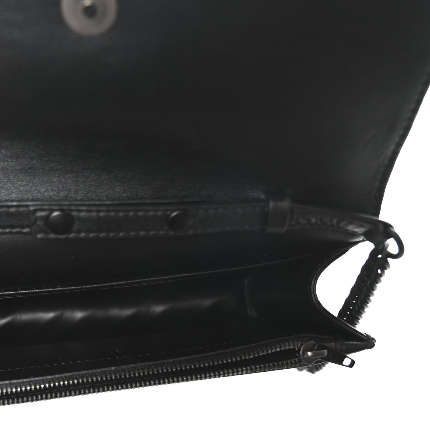 Shiny Goatskin Logo Embossed Monochrome BB Wallet On Chain Black