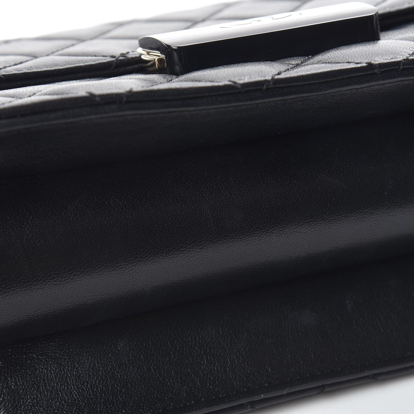 Sheepskin Quilted Beauty Lock Flap Black