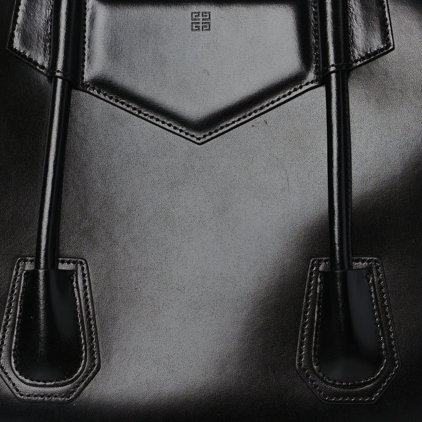 Box Calfskin Medium Lock Antigona Black
