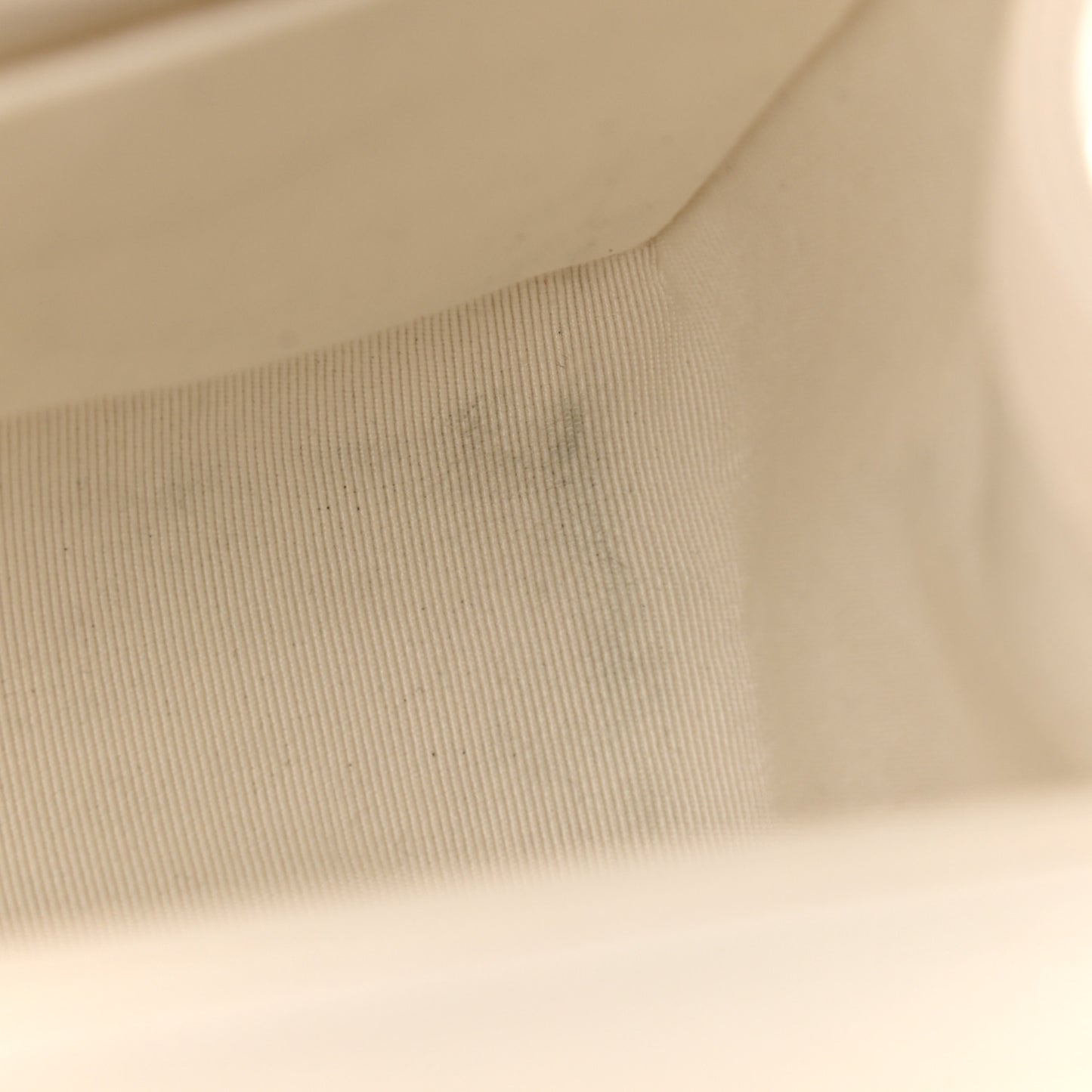 Caviar Quilted Medium Boy Flap White