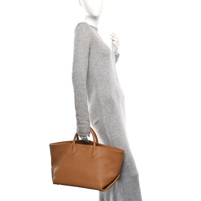 Khaite Pebbled Calfskin Medium Amelia Tote Nougat 2 of 10