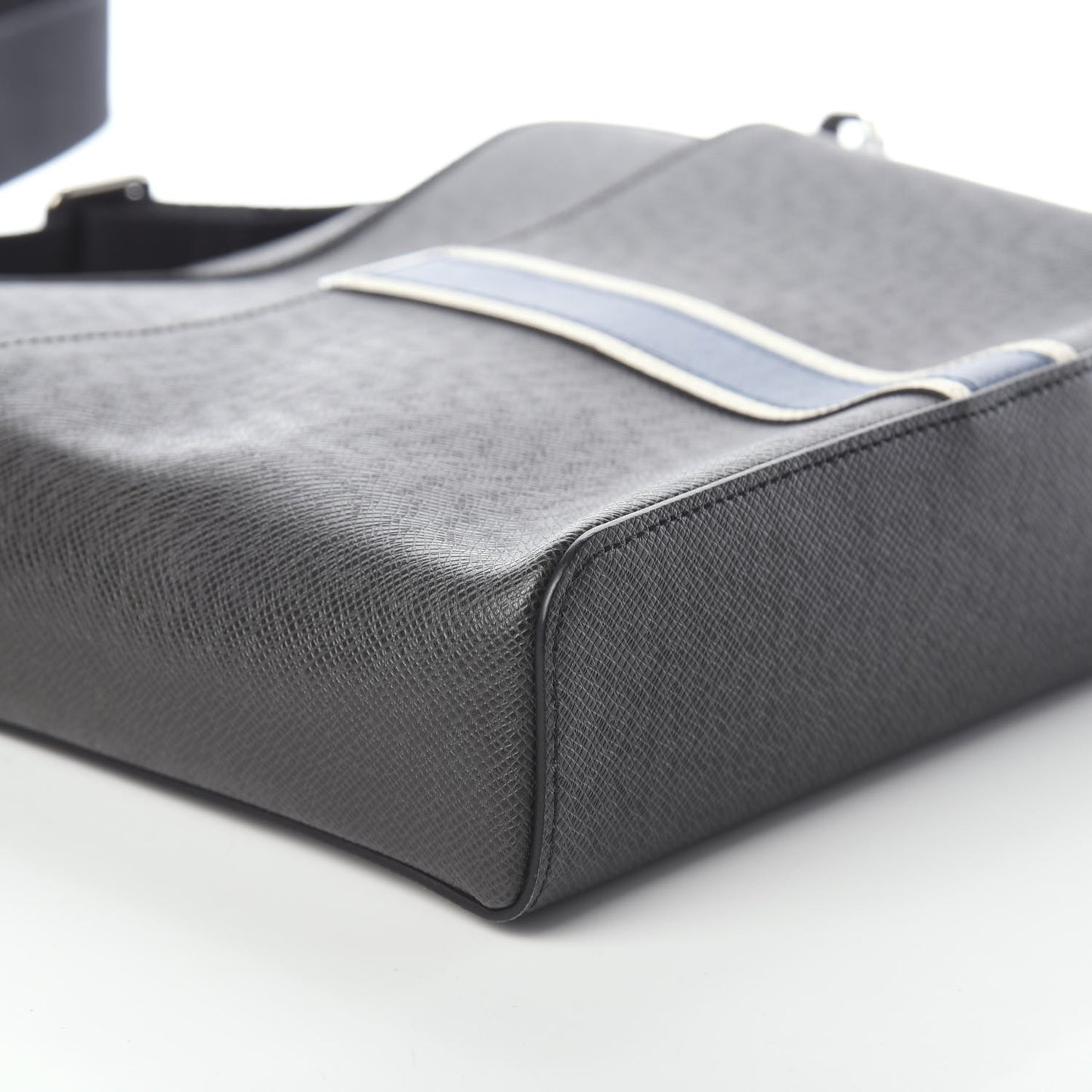 Taiga Stripe Anton Messenger PM Ardoise