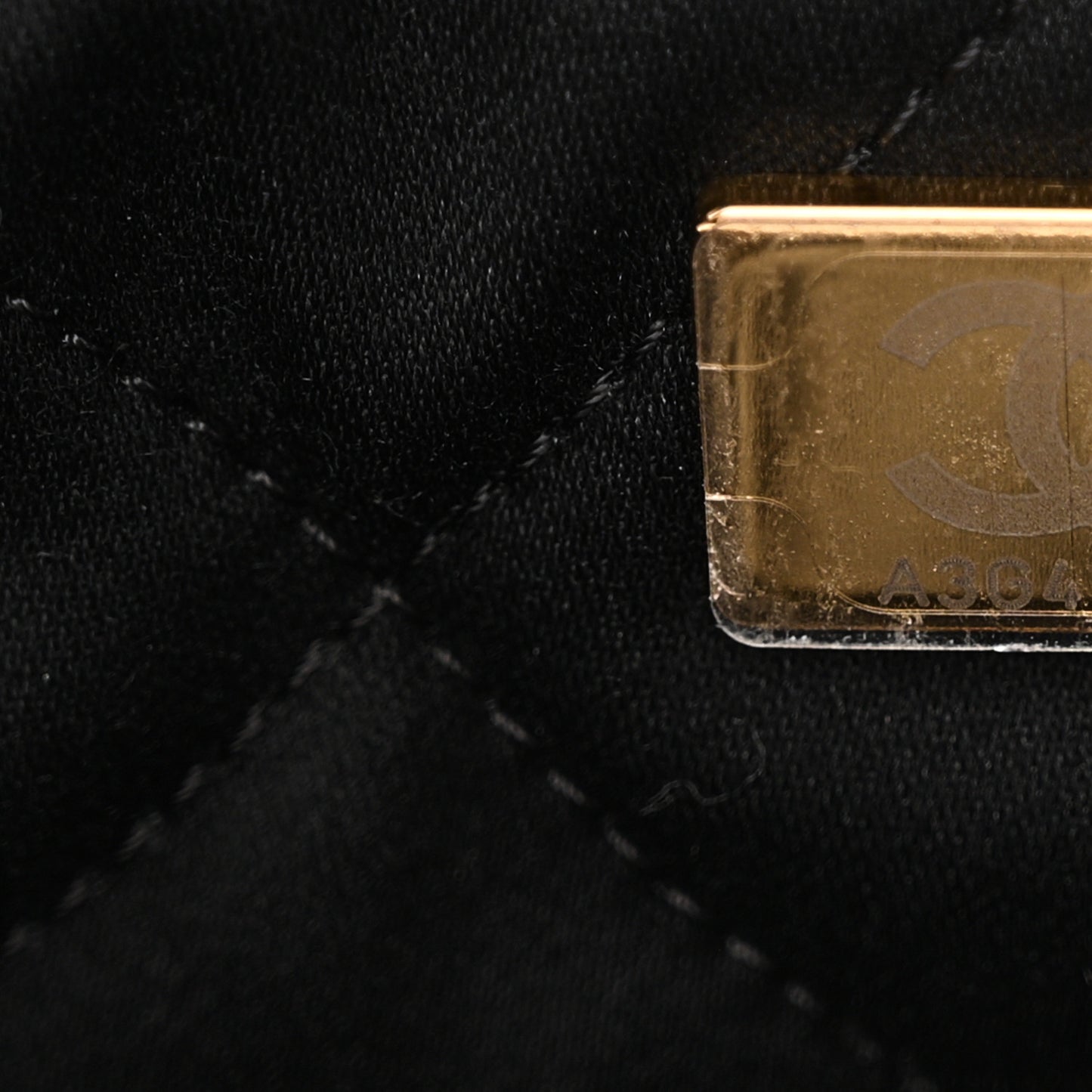 Shiny Calfskin Quilted Chanel 22 Black