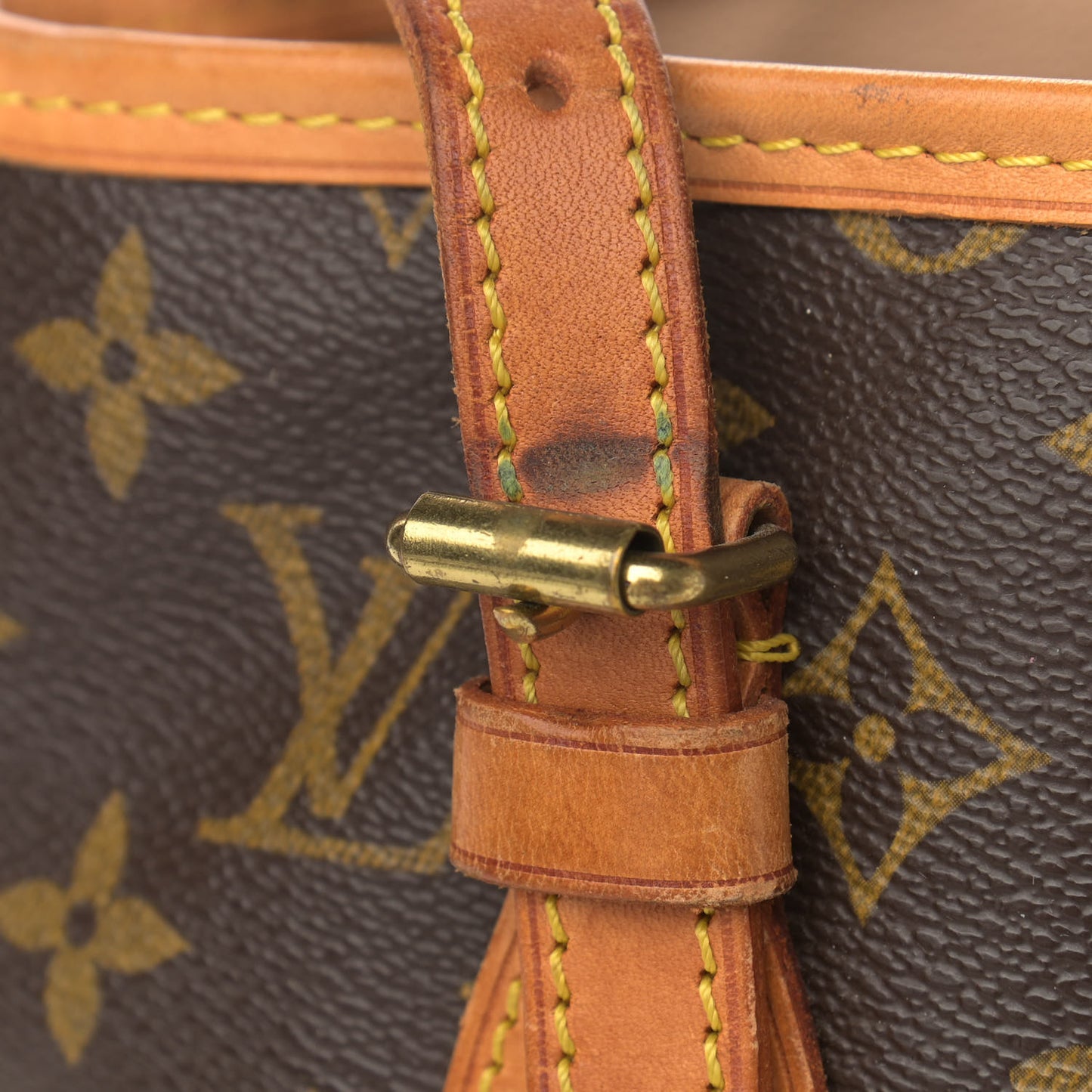 Monogram Petit Bucket 23