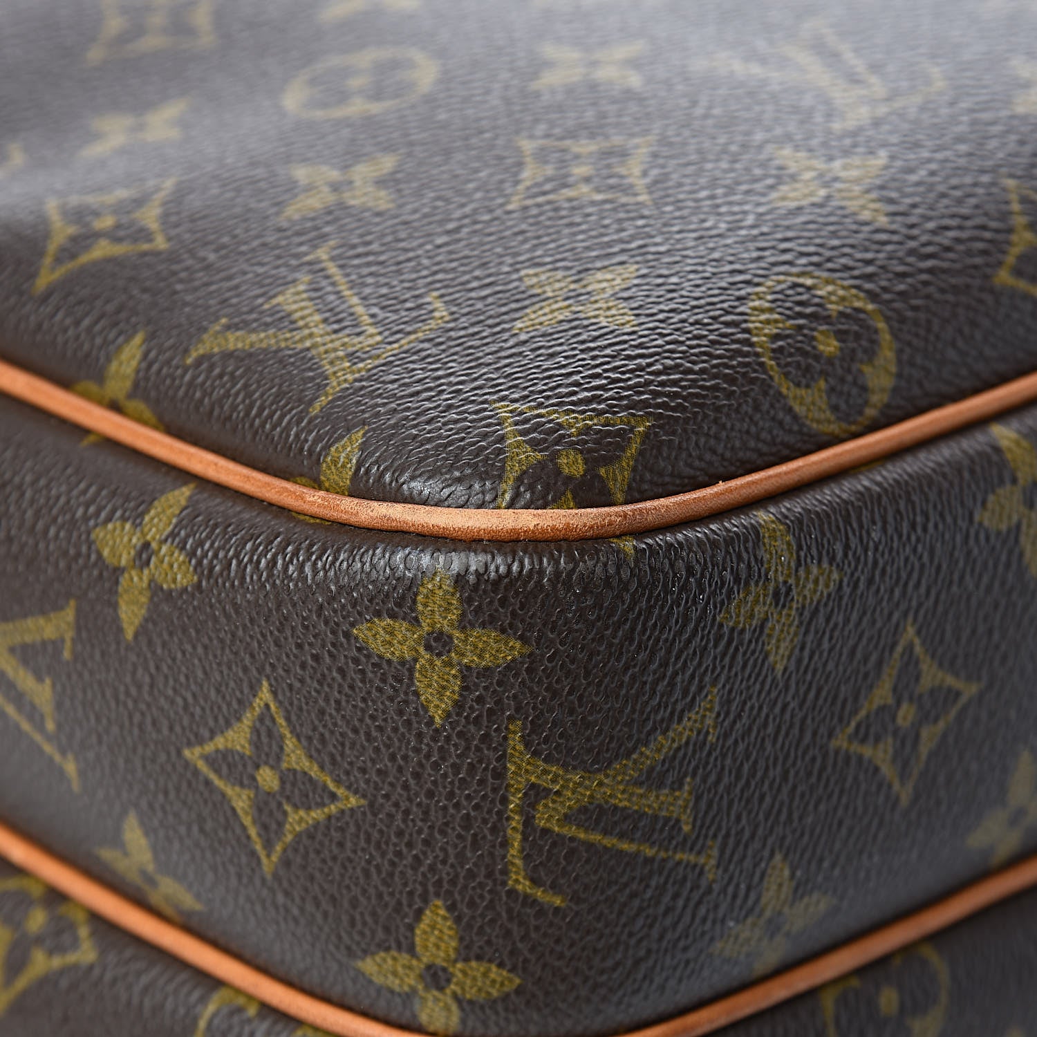 Louis Vuitton Monogram Reporter GM 13 of 17