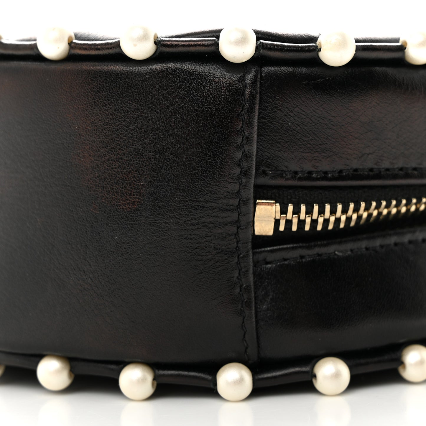 Calfskin Quilted Pearl Round Clutch With Chain Black