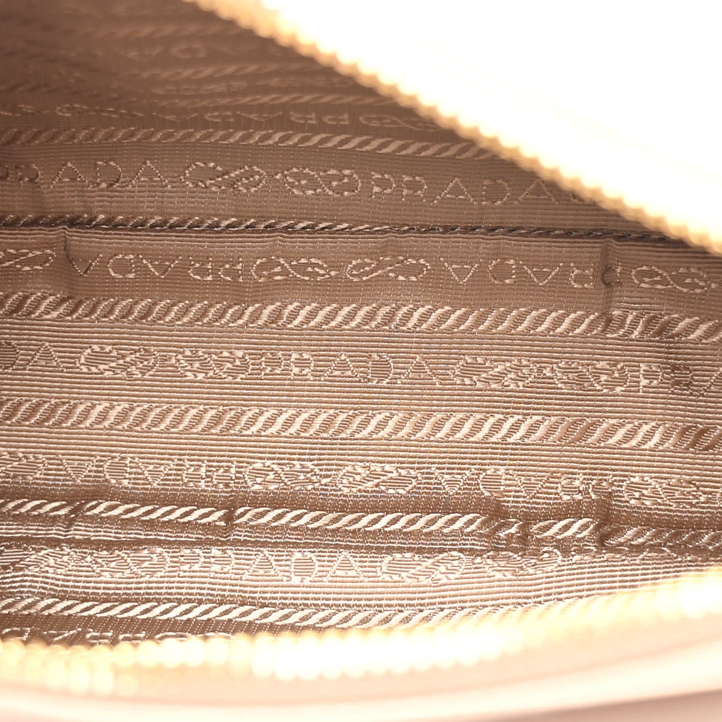 Saffiano Re-Edition 2005 Shoulder Bag Cammeo