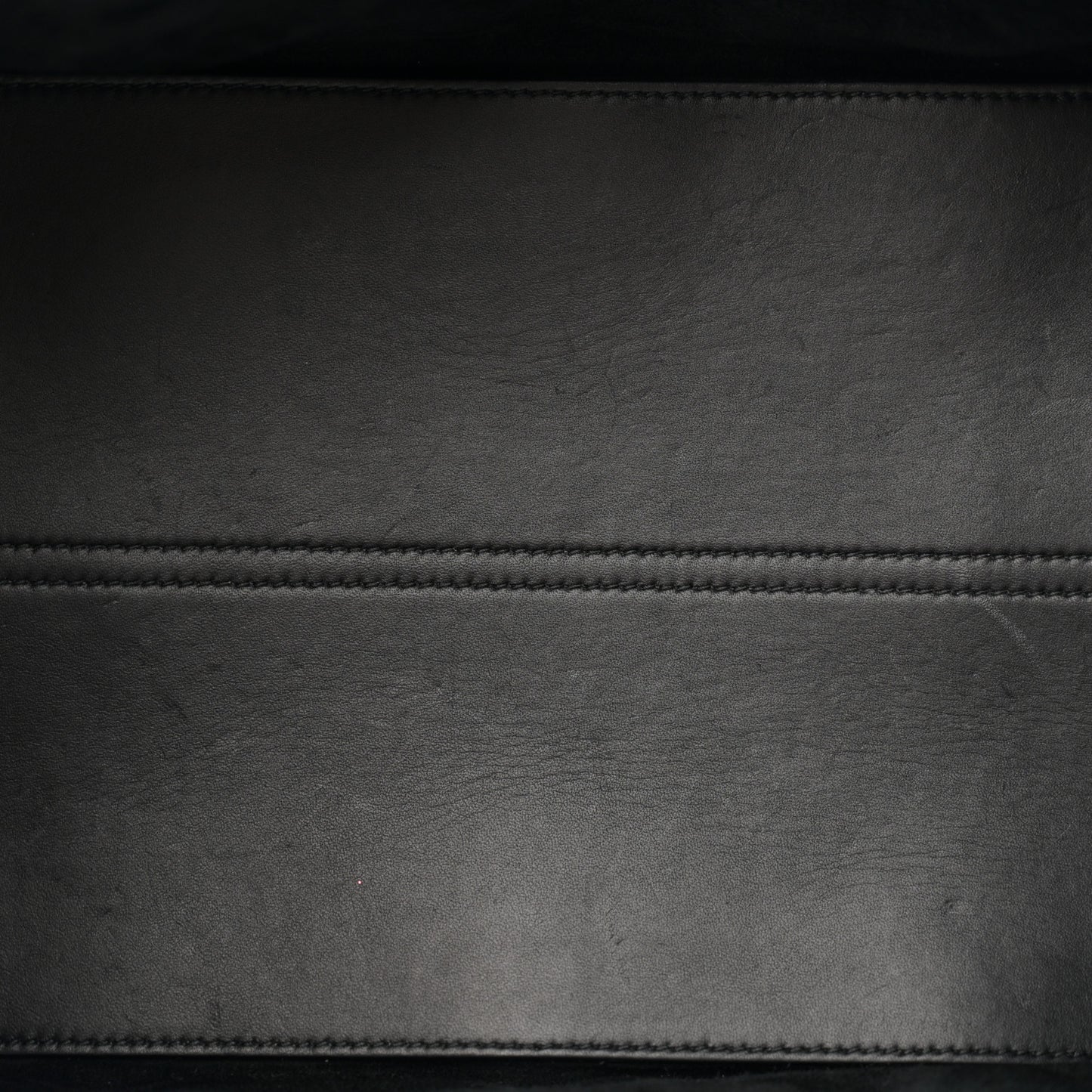 Calfskin Macrocannage Medium Toujours Black