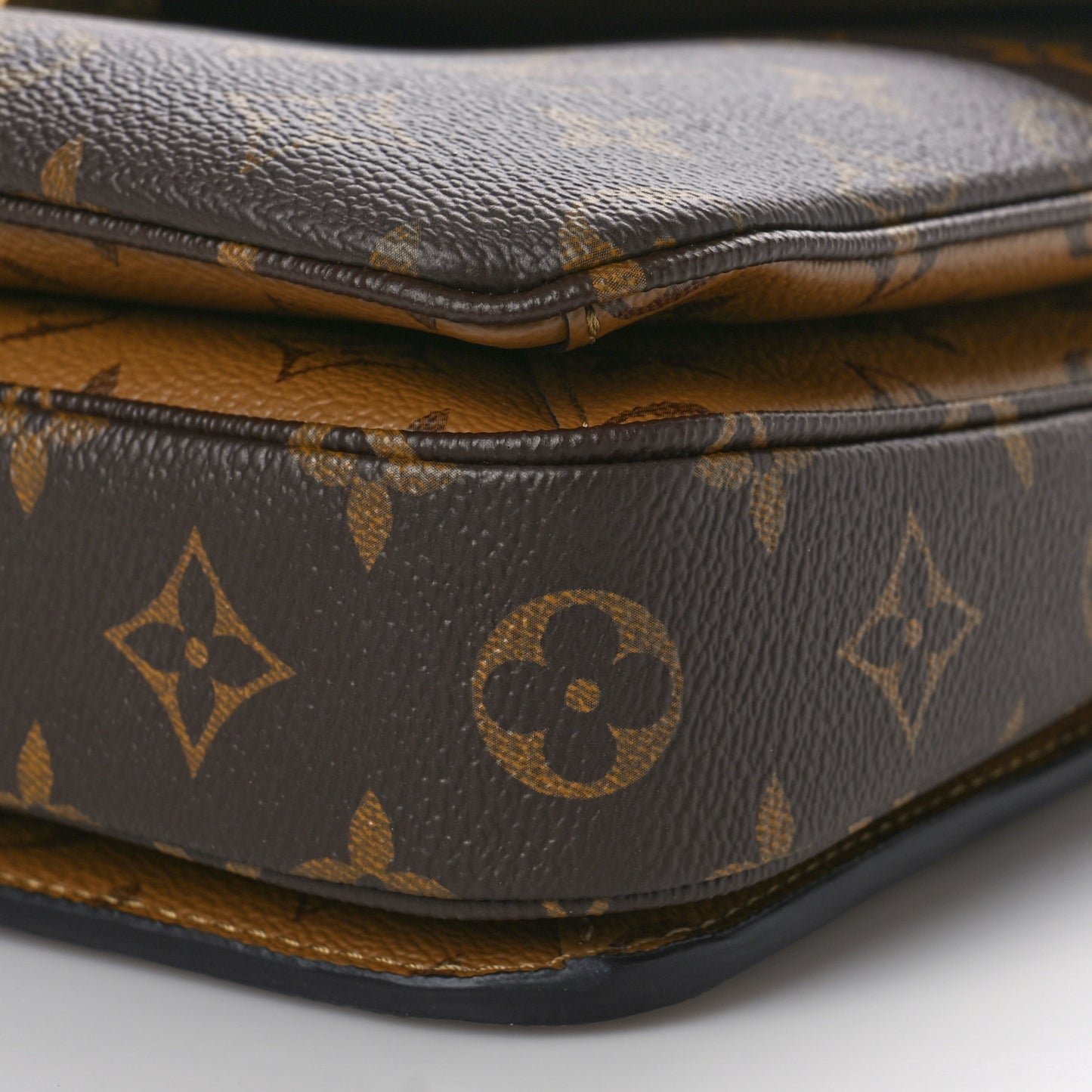 Reverse Monogram Pochette Metis