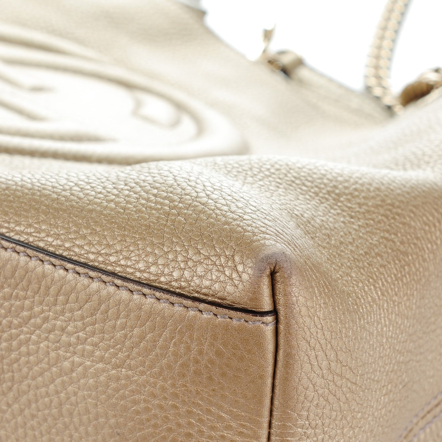 Metallic Pebbled Calfskin Medium Soho Chain Shoulder Bag Golden Beige