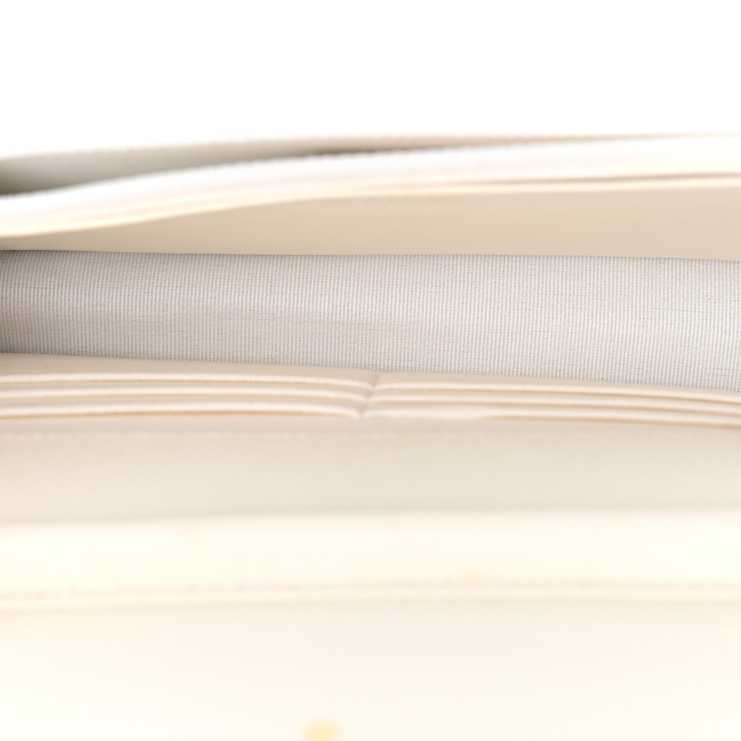 Caviar Quilted Wallet on Chain WOC White