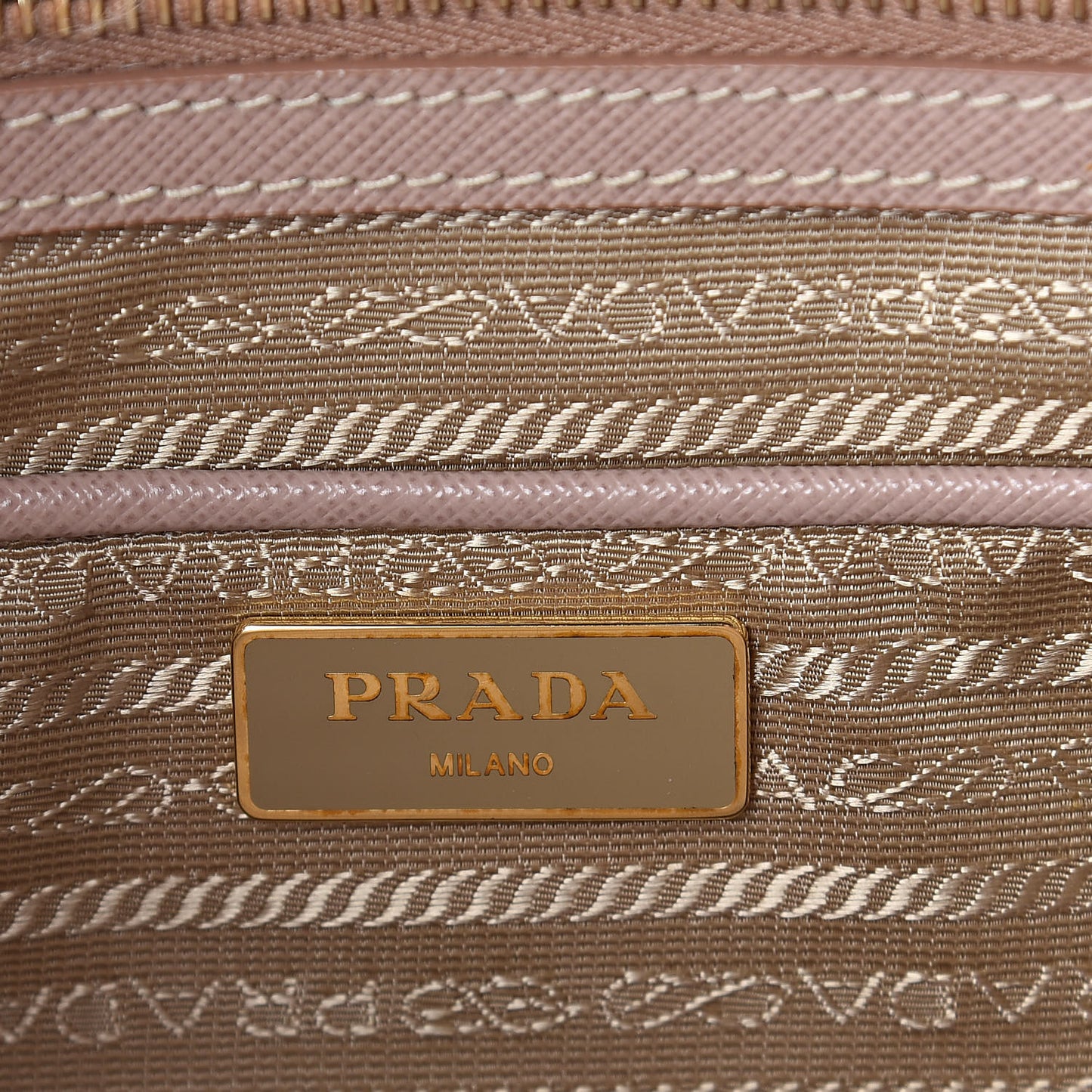 Saffiano Medium Galleria Double Zip Tote Cammeo