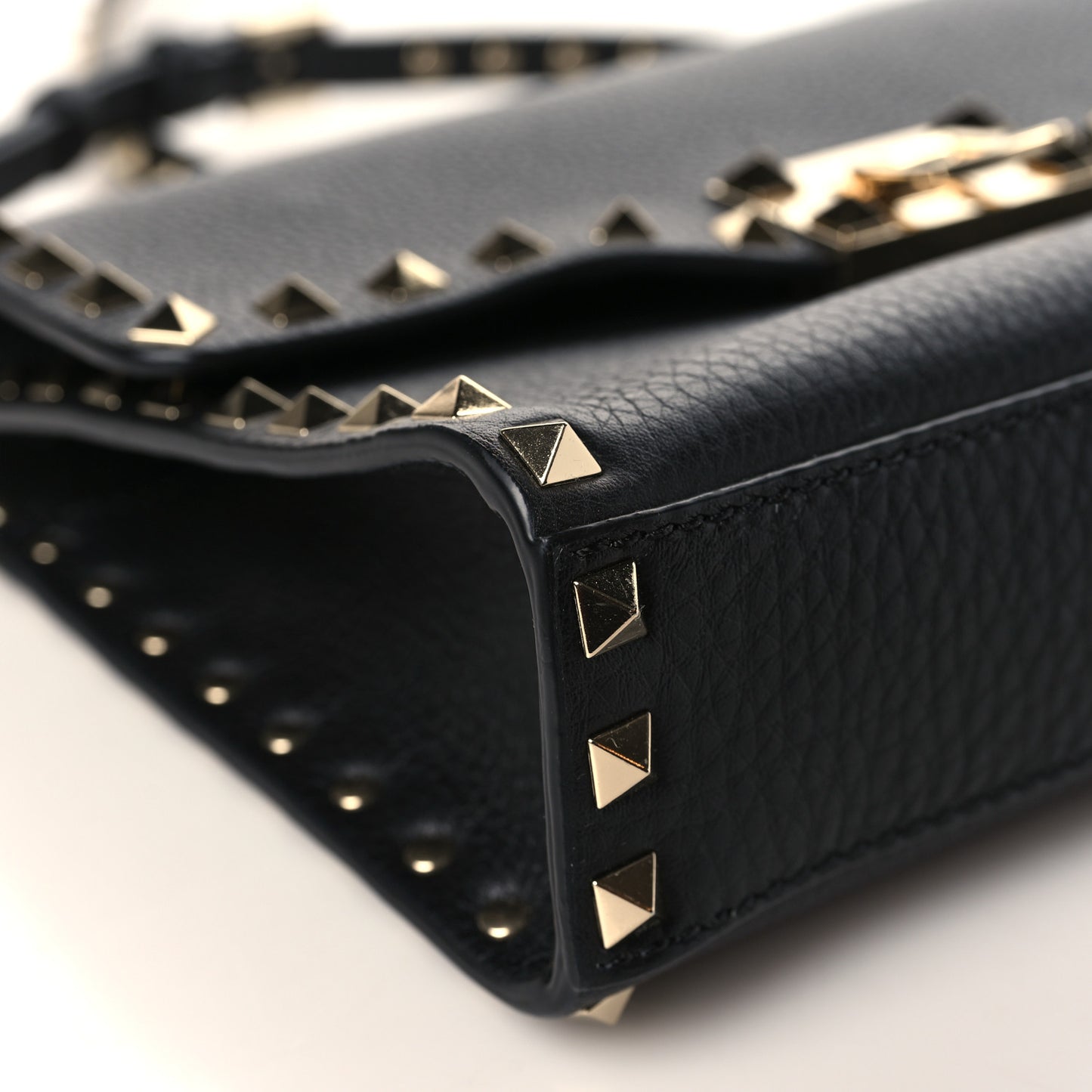 Pebbled Calfskin Medium Rockstud Flip Lock Crossbody Bag Black