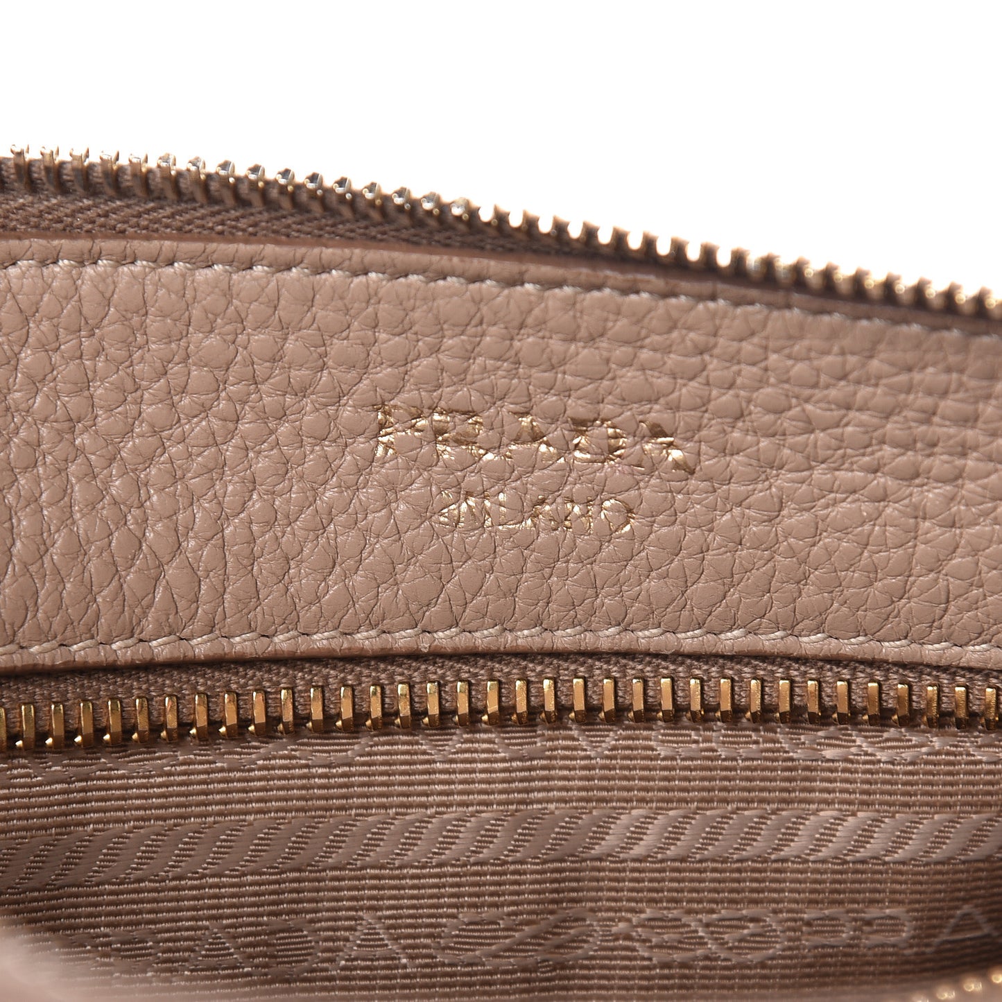 Vitello Daino Zippered Shoulder Bag Cammeo