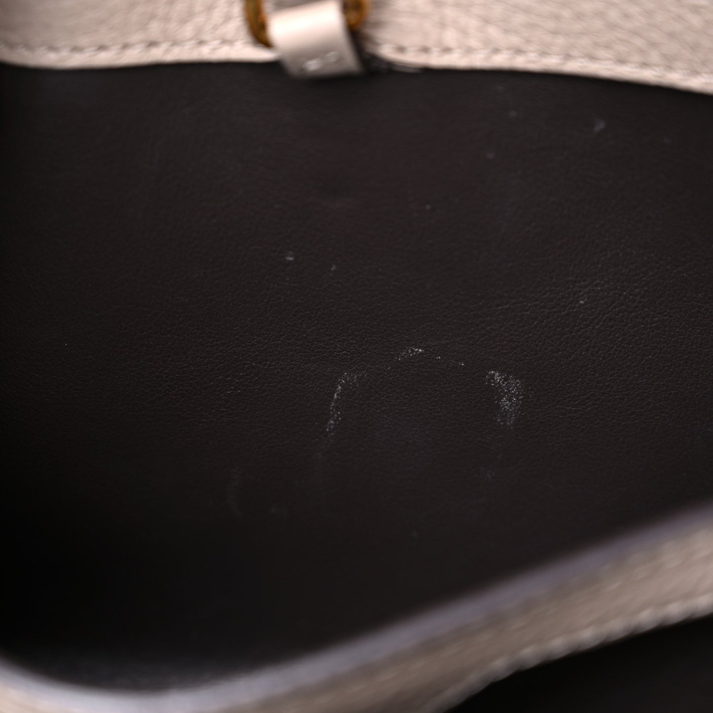 Taurillon Snakeskin Capucines BB Galet