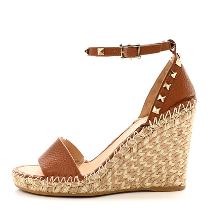 Valentino Garavani Grained Calfskin Rockstud Ankle Strap Espadrille 15/105mm Wedge Sandals 37 Cuoio Natural 1 of 11