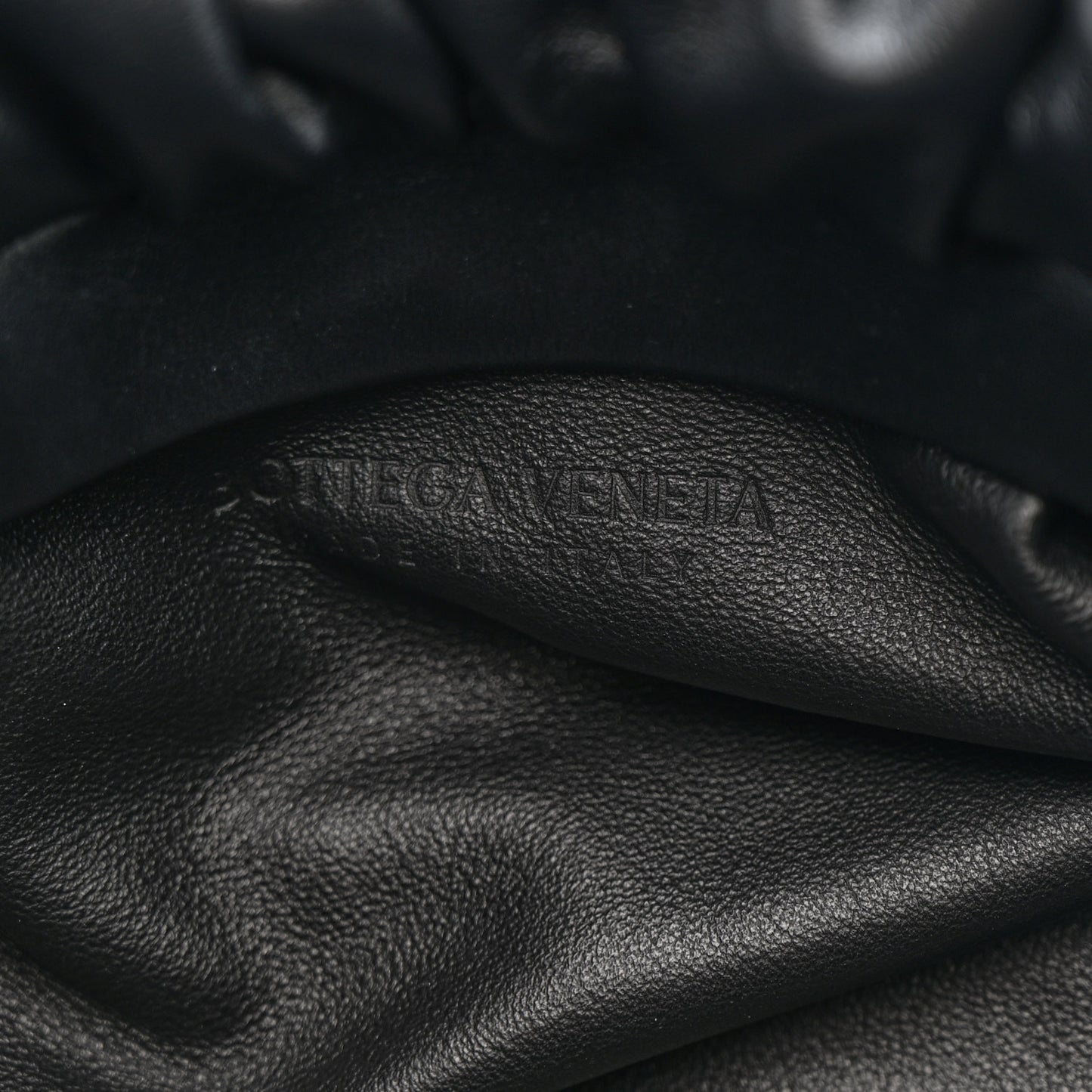 Calfskin The Pouch Chain Black