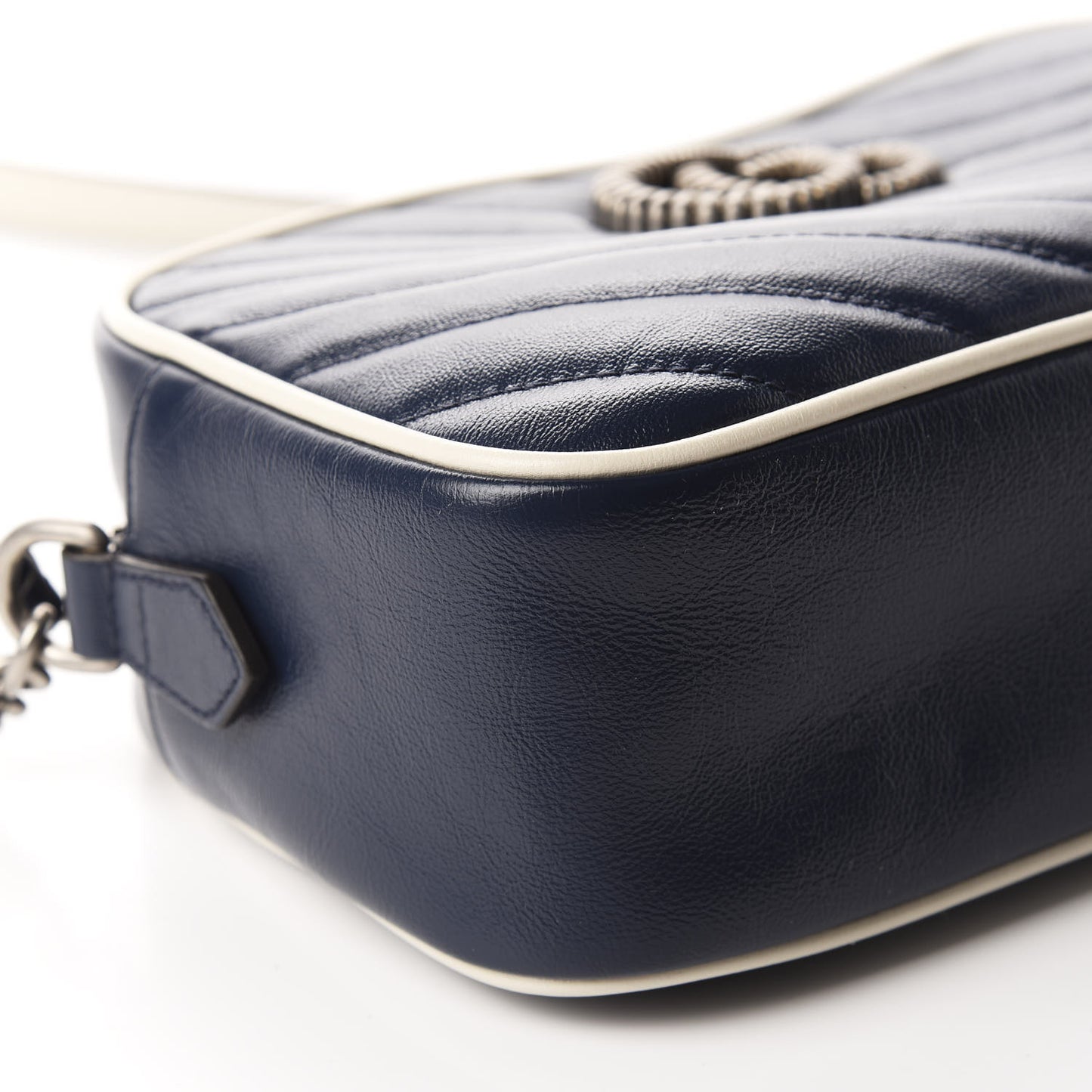 Vintage Effect Calfskin Matelasse Diagonal Small Torchon GG Marmont Chain Shoulder Bag Blue Agata Mystic White