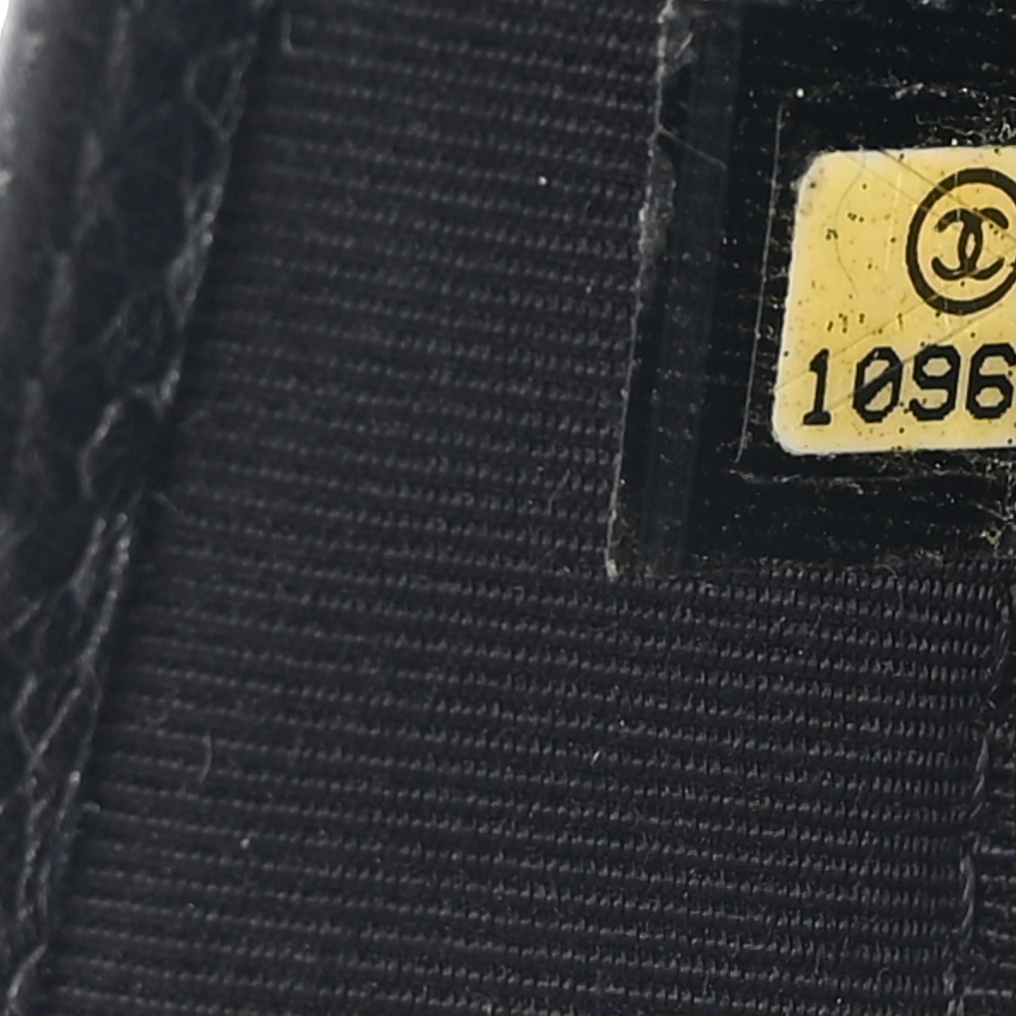 Caviar Quilted Yen Wallet Black
