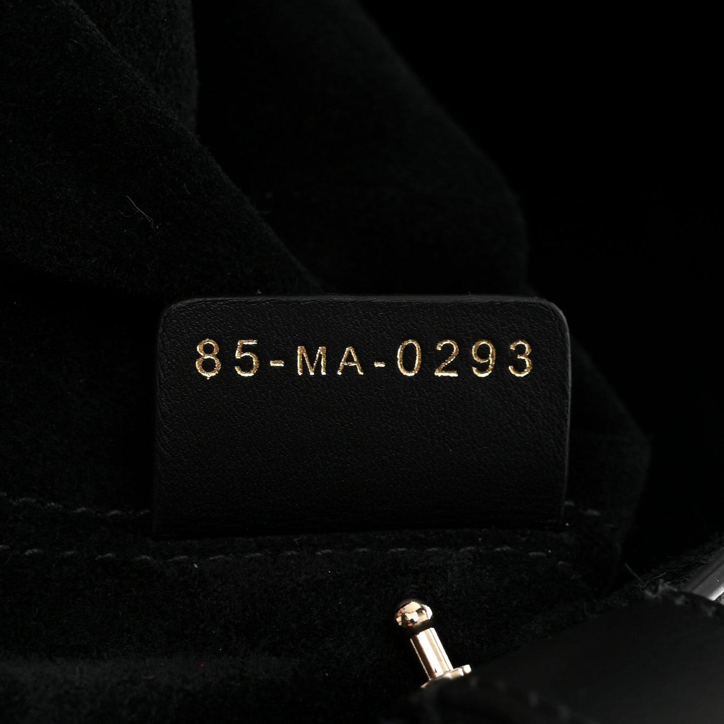 Calfskin Macrocannage Medium Toujours Black