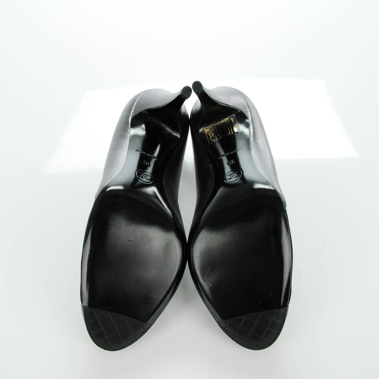 Metallic Lambskin Satin Elastic Cap Toe Pumps 39 Black Dark Silver