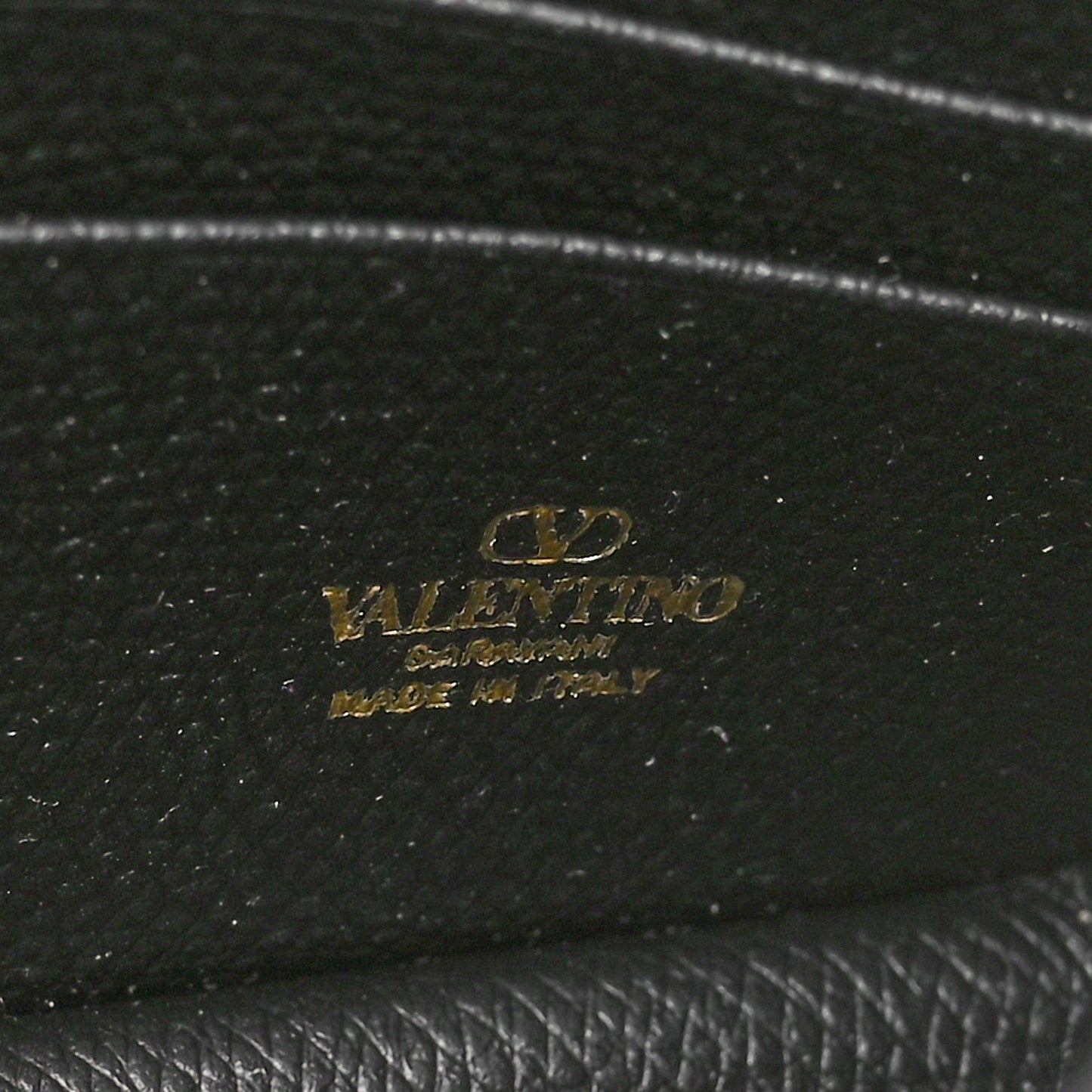 Grainy Calfskin VLogo Top Handle Wallet With Chain Black