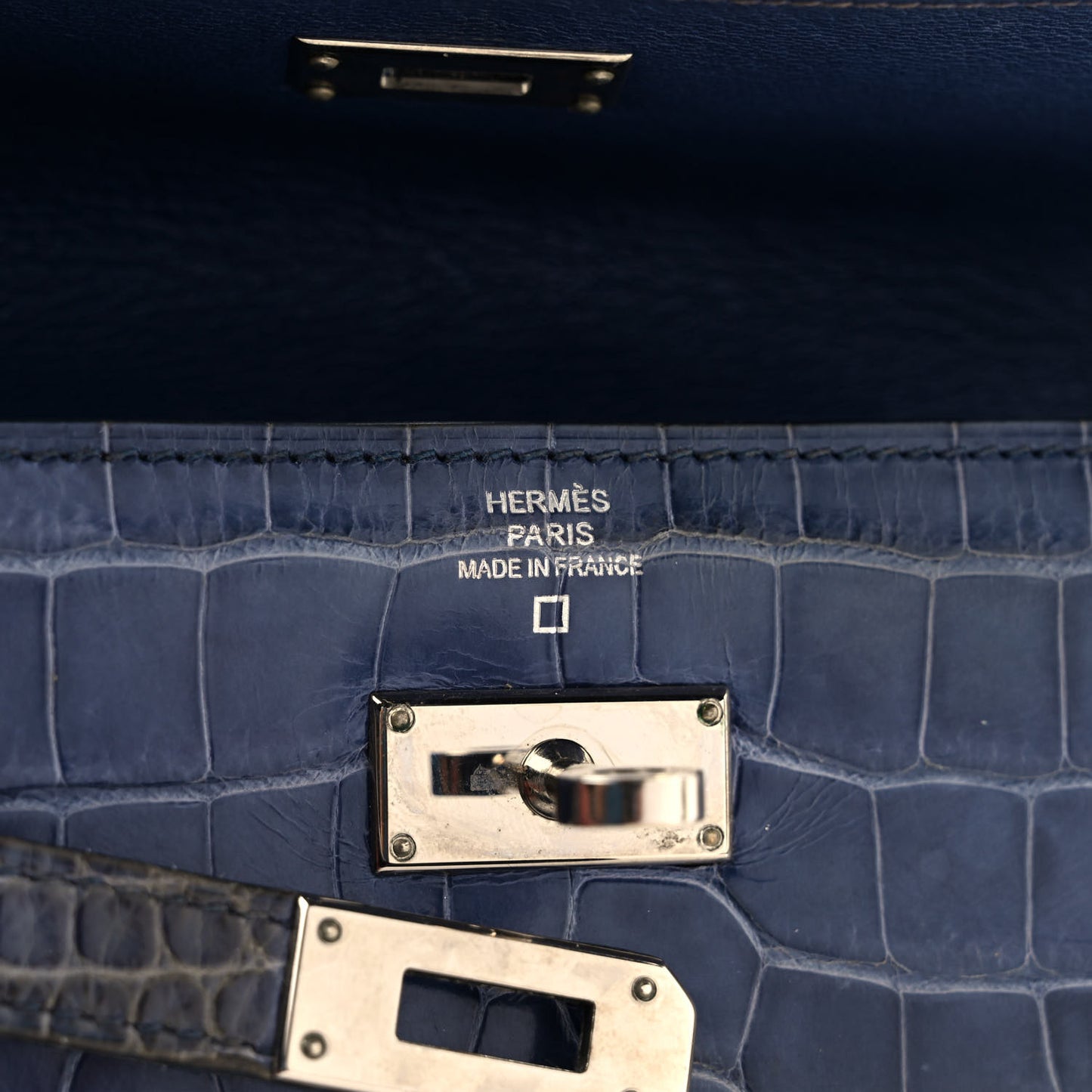 Matte Alligator Kelly Longue Wallet Bleu De Malte