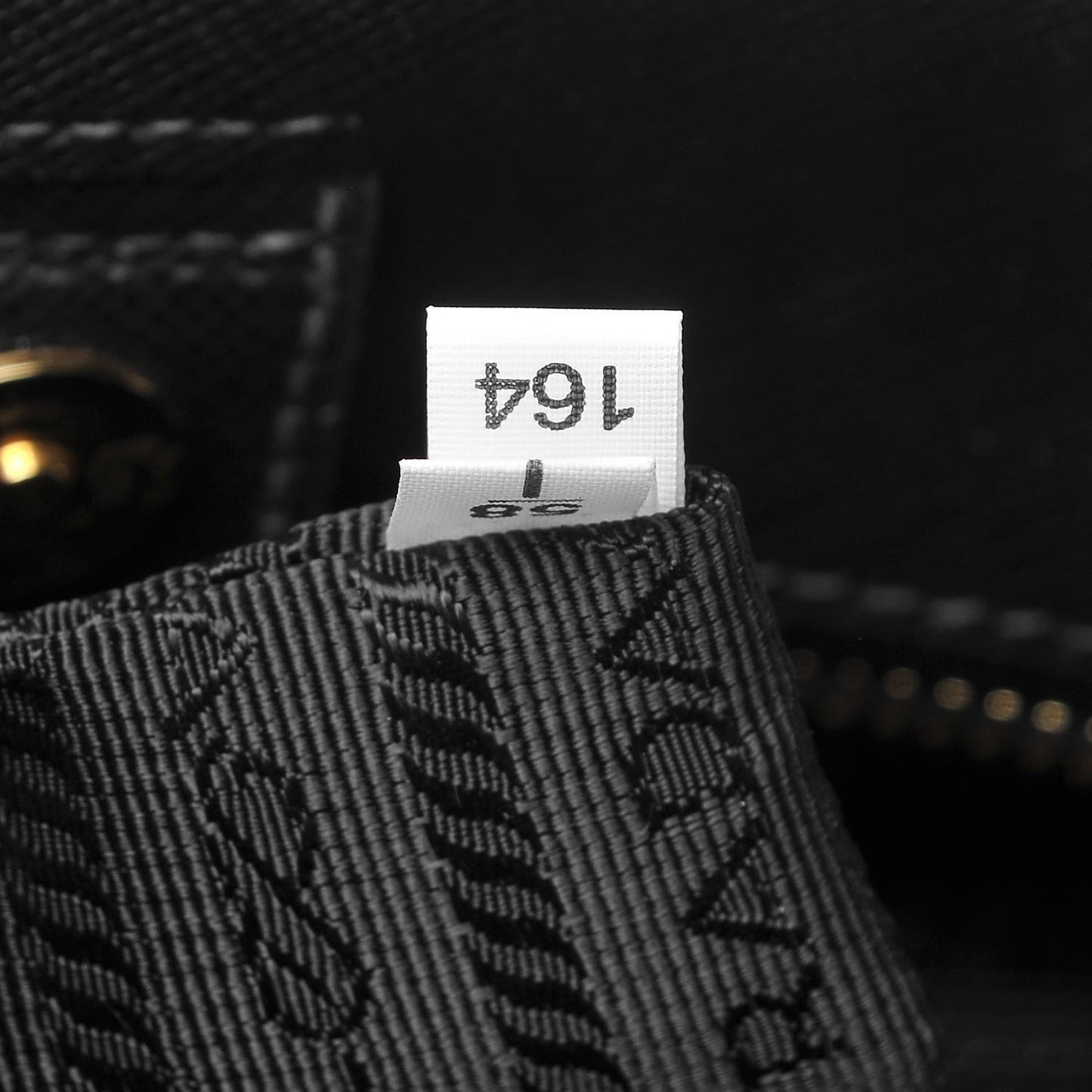 Saffiano Lux Medium Tote Black
