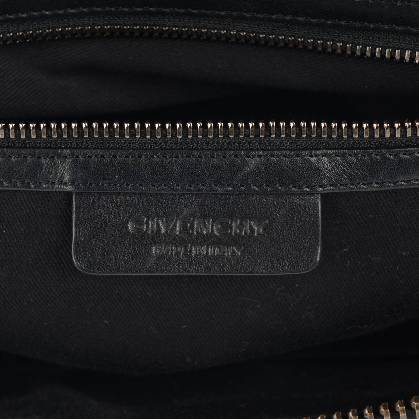Calfskin Medium Studded Antigona Black