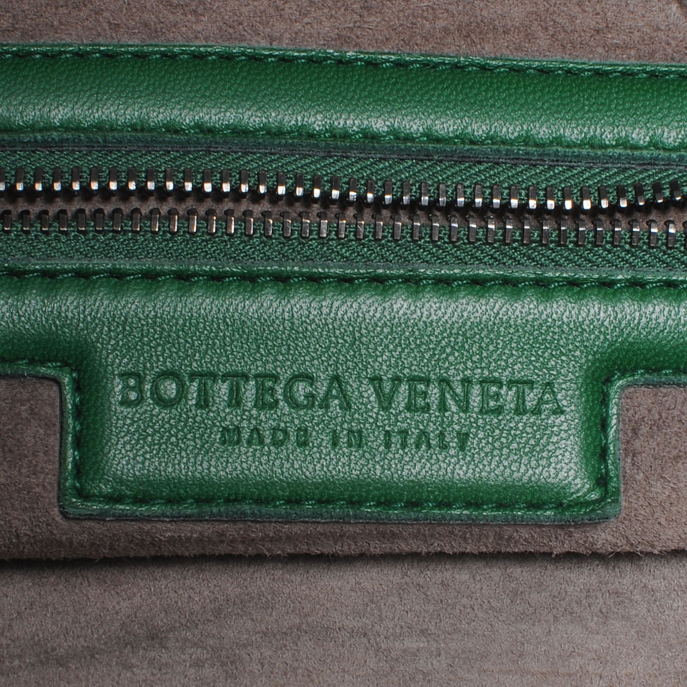 Nappa Intrecciato Medium Veneta Hobo Irish Green