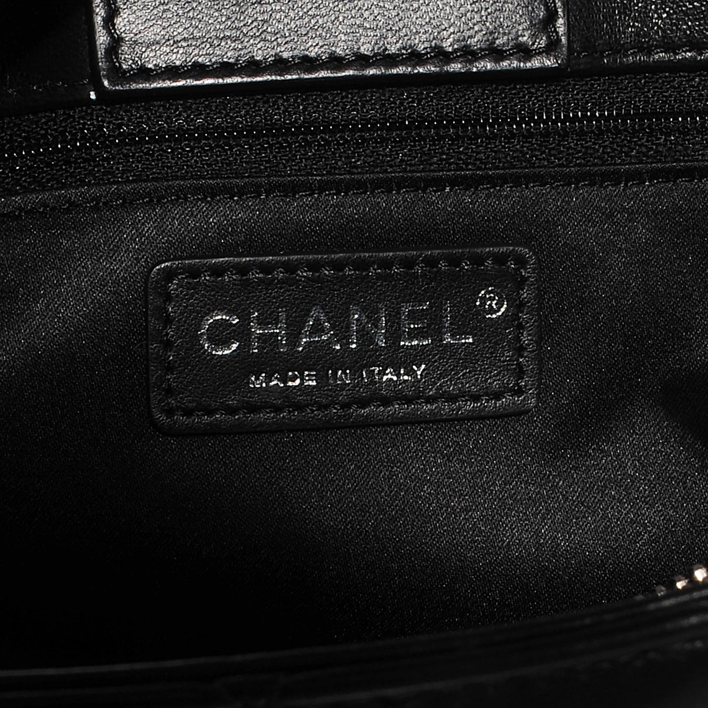 Lambskin Quilted Pagode Piping Tote Black