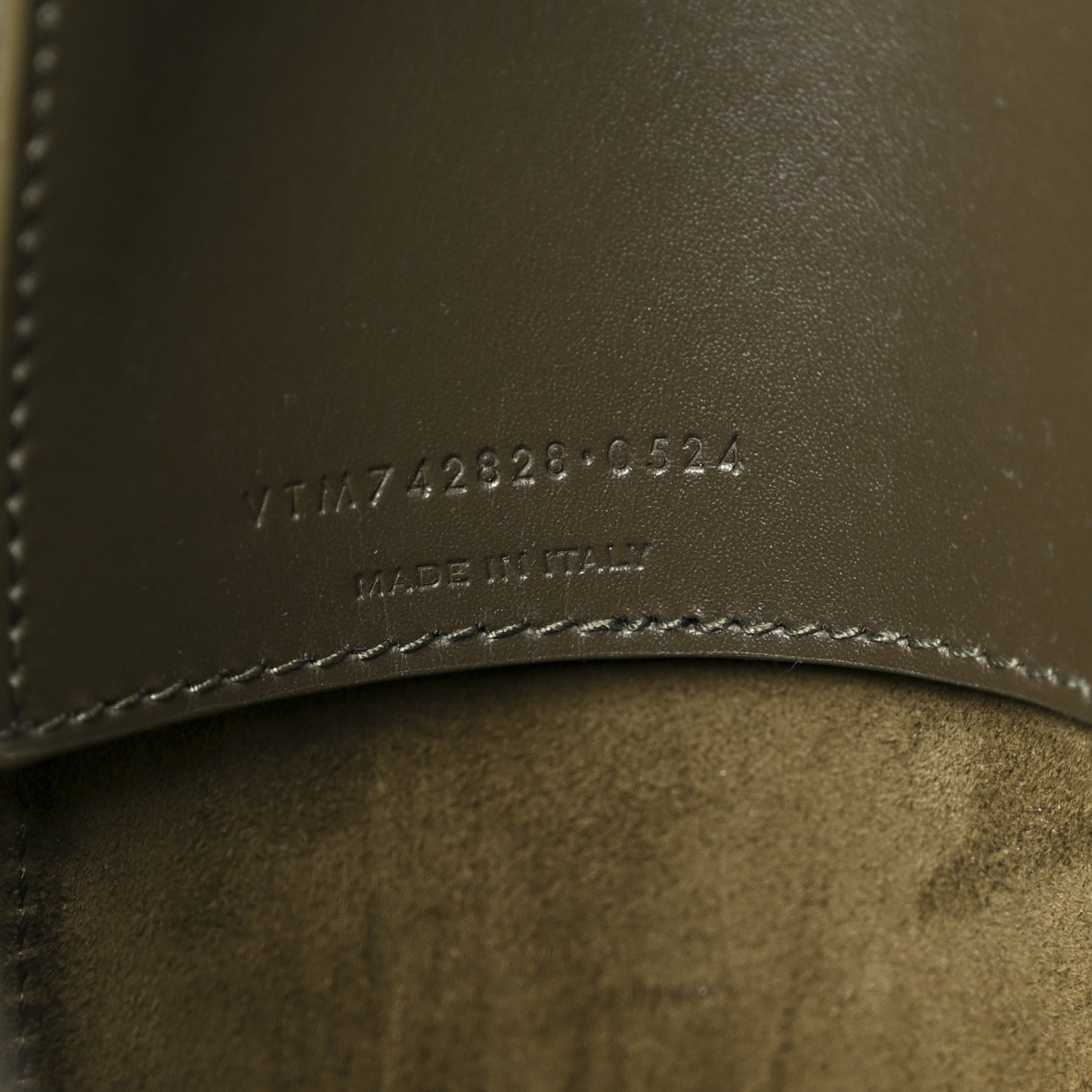 Shiny Calfskin Le 37 Bucket Bag Deep Musk