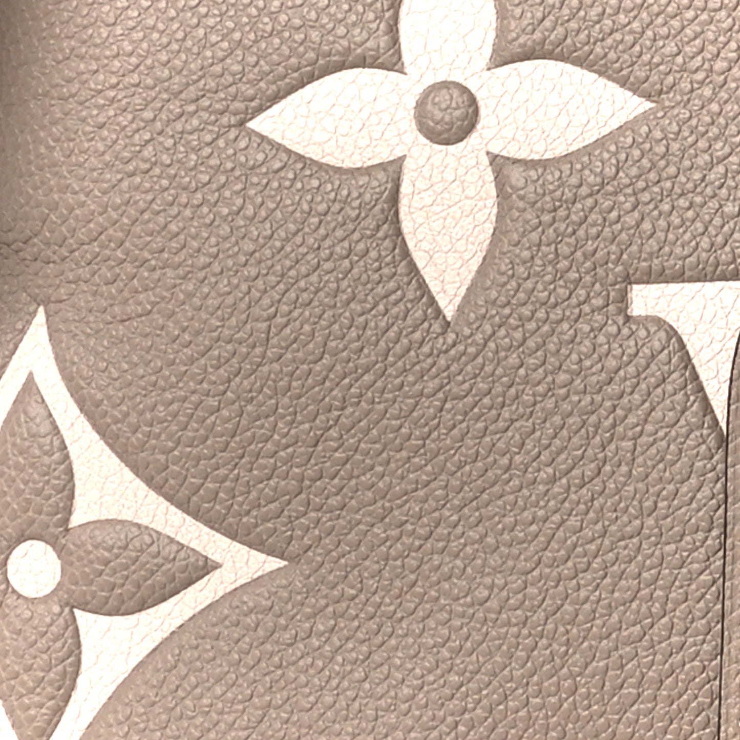 Empreinte Monogram Giant Trianon PM Tourterelle Creme