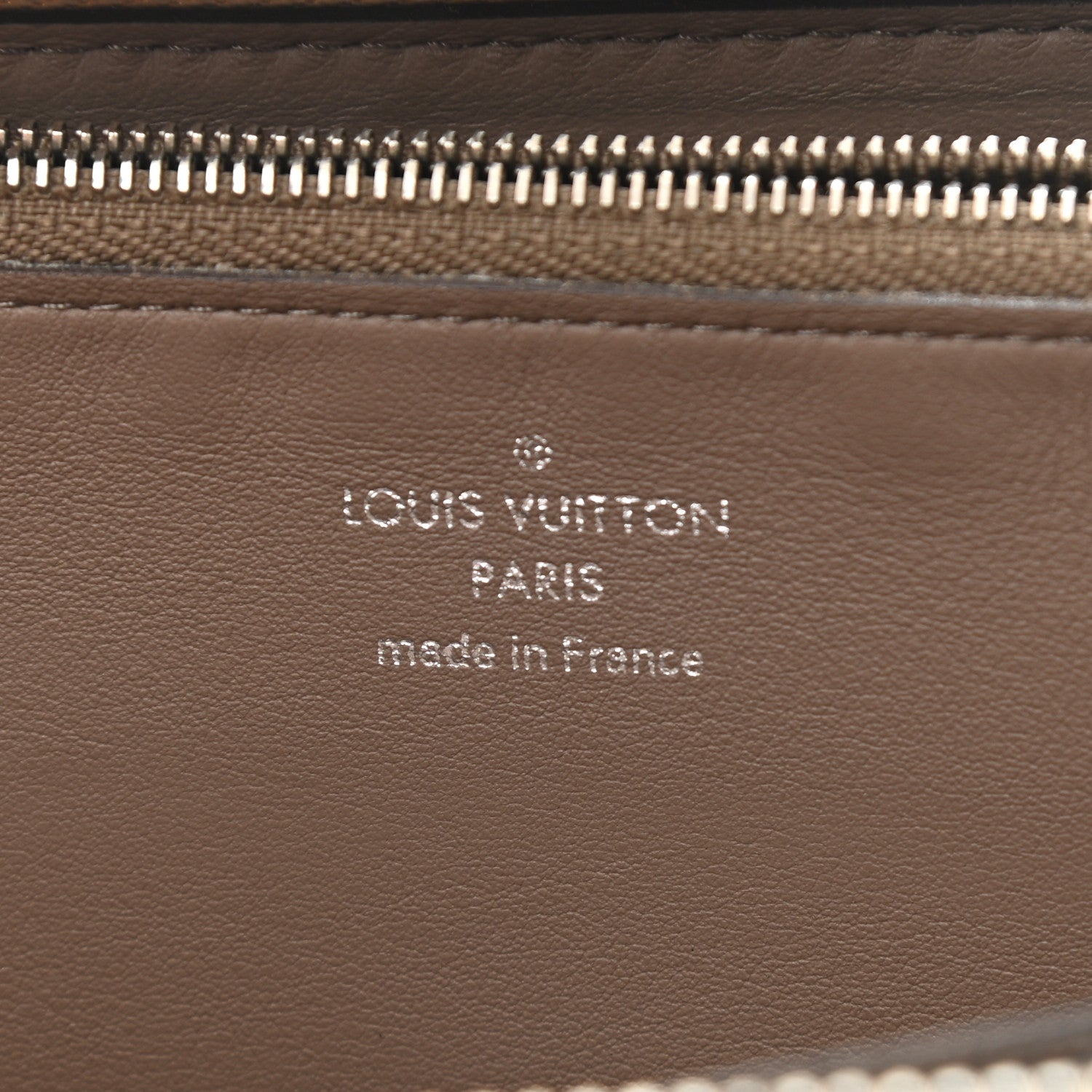 Louis Vuitton Veau Cachemire Comete Wallet Galet 6 of 9