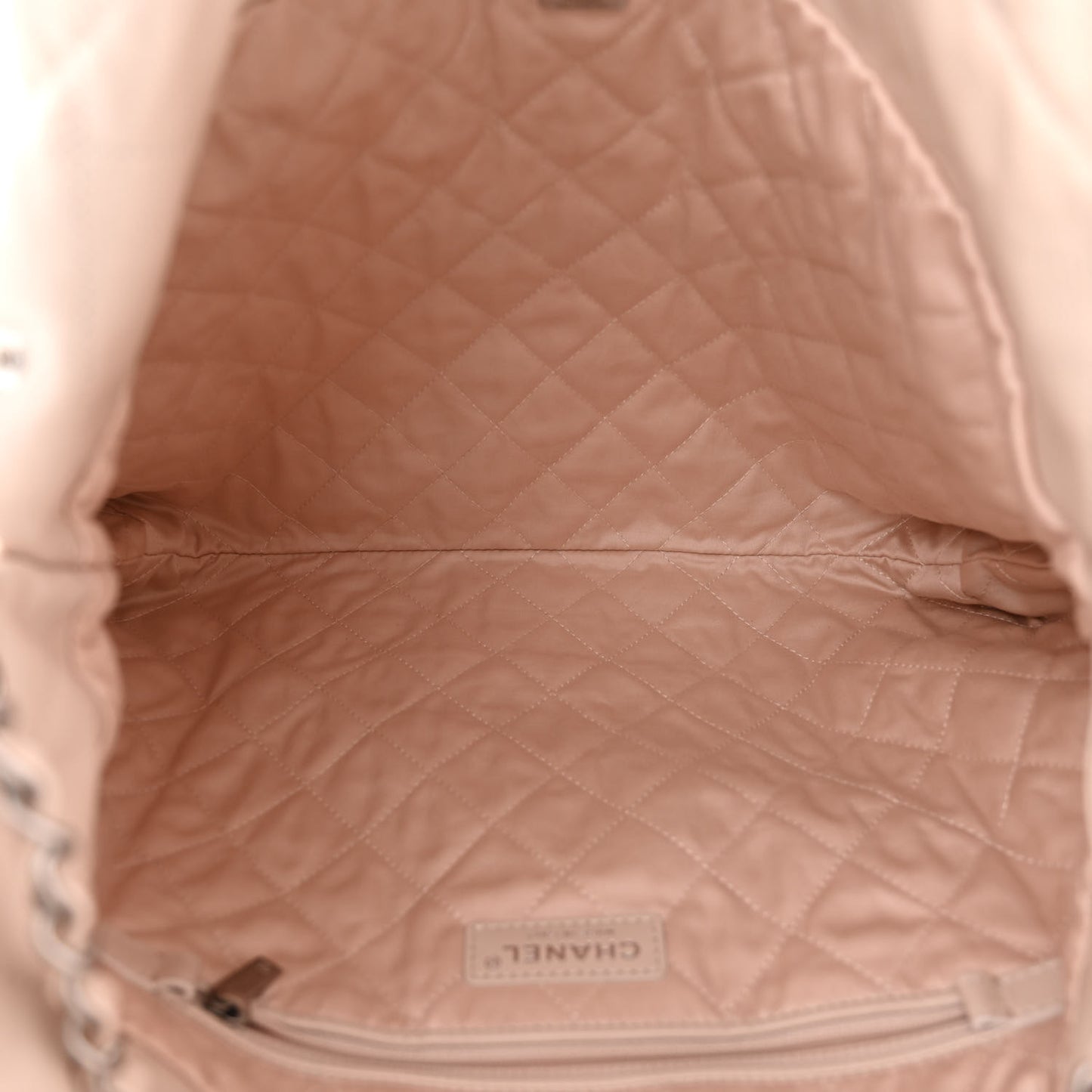 Shiny Calfskin Quilted Chanel 22 Ecru