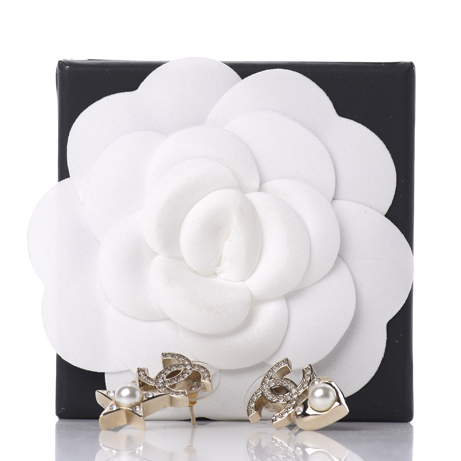 Chanel Crystal Pearl Charming Winter CC Star Heart Earrings Gold 7 of 7