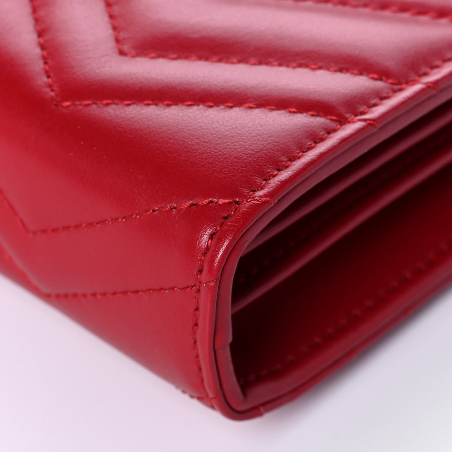 Calfskin Matelasse GG Marmont Chain Wallet Hibiscus Red