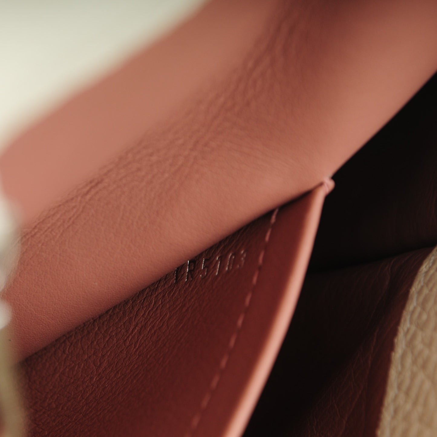 Taurillon Capucines GM Blanc Casse